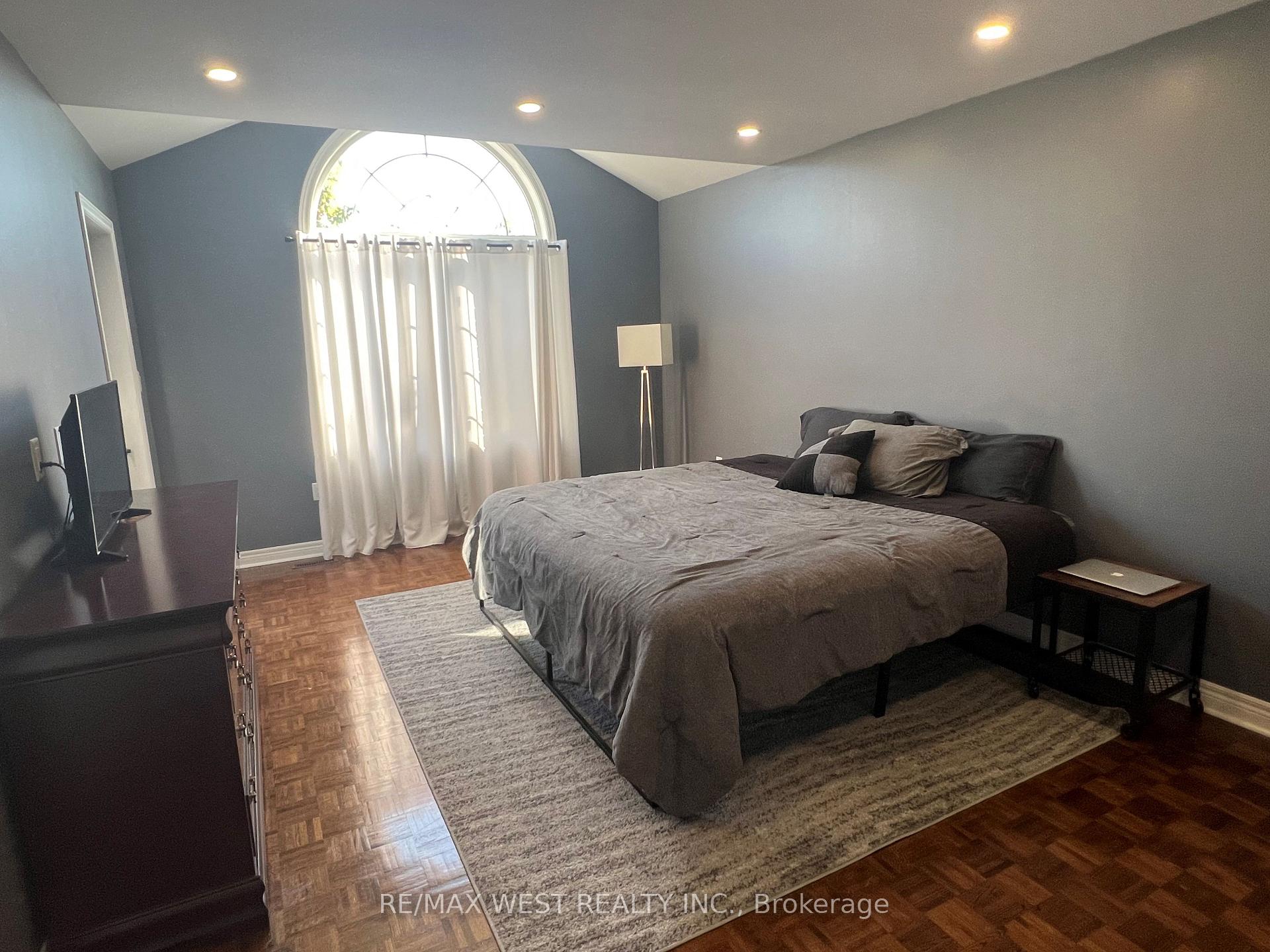 Photo 12 of 10 Villa Antica Drive, Vaughan, Sonoma Heights — HOMEH