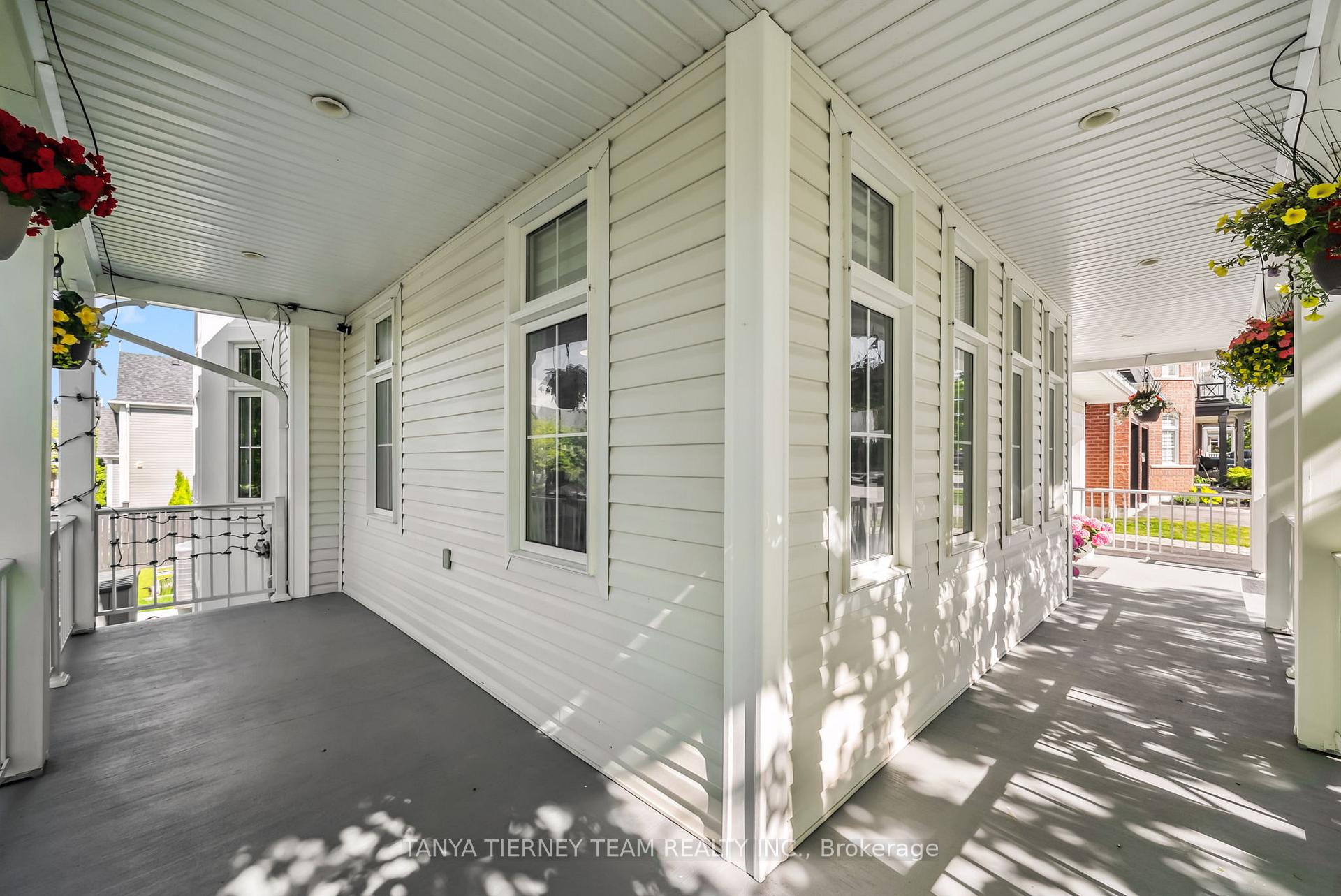 Photo 4 of 21 Rainbow Crescent, Whitby, Brooklin — HOMEH