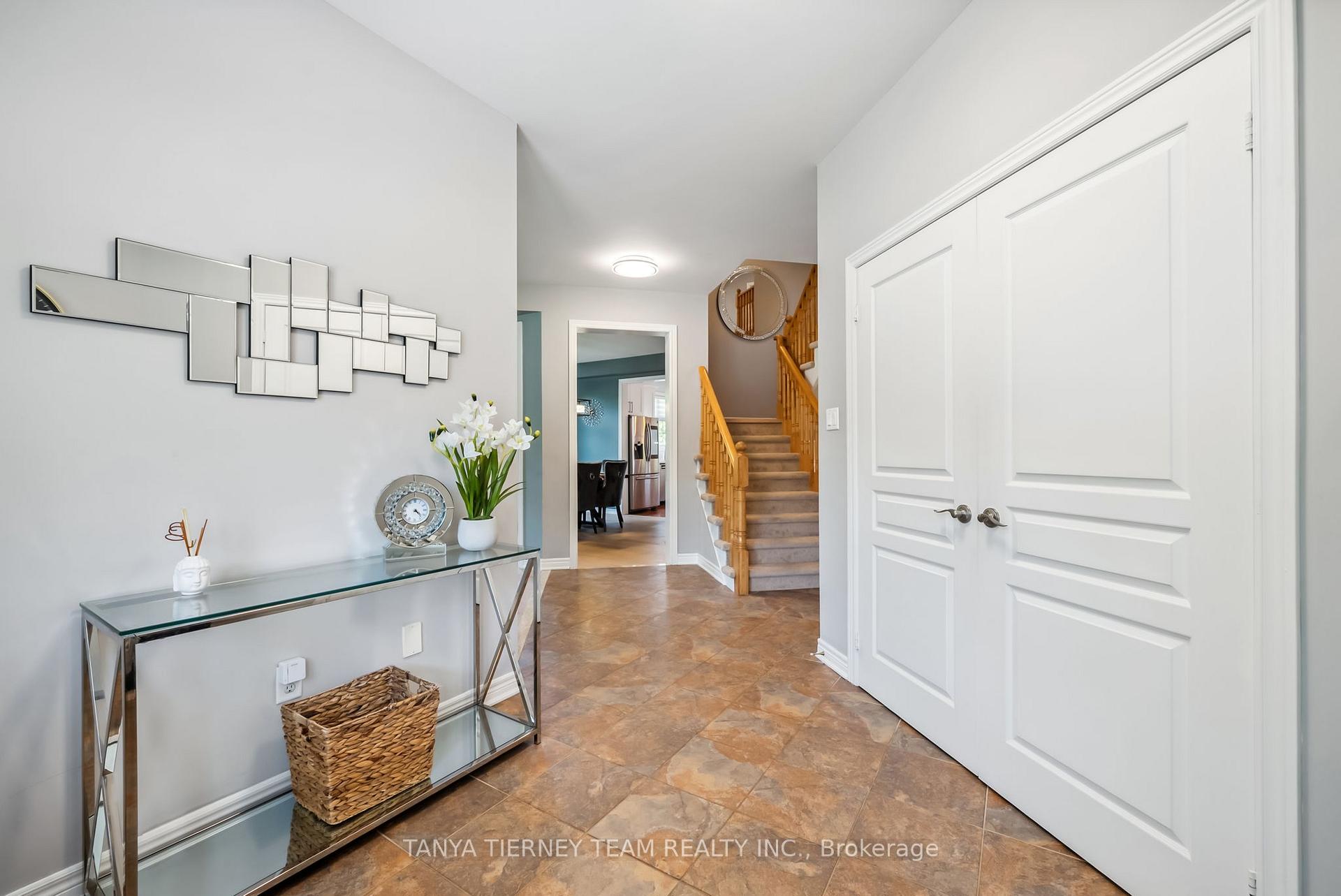 Photo 7 of 21 Rainbow Crescent, Whitby, Brooklin — HOMEH