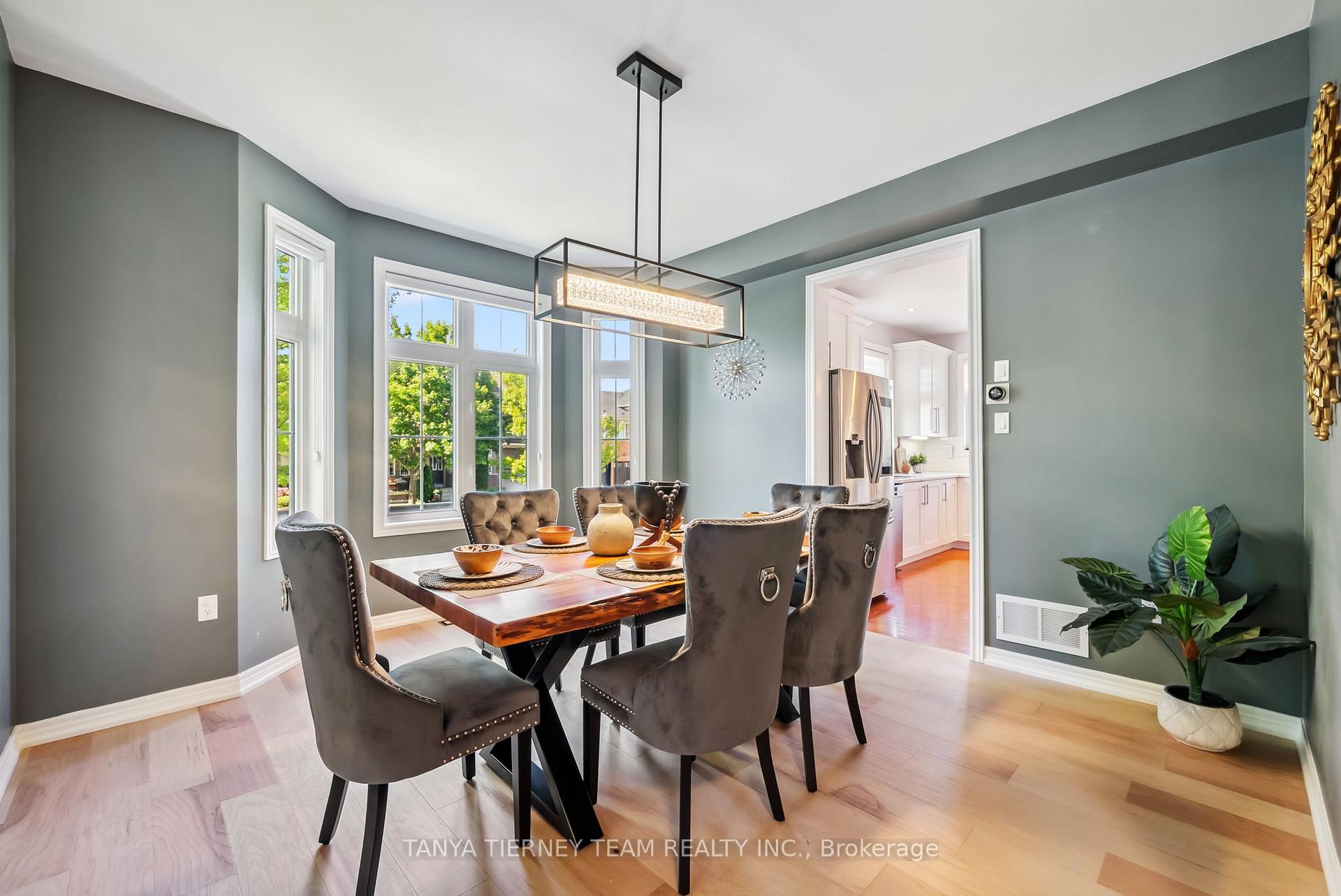 Photo 10 of 21 Rainbow Crescent, Whitby, Brooklin — HOMEH
