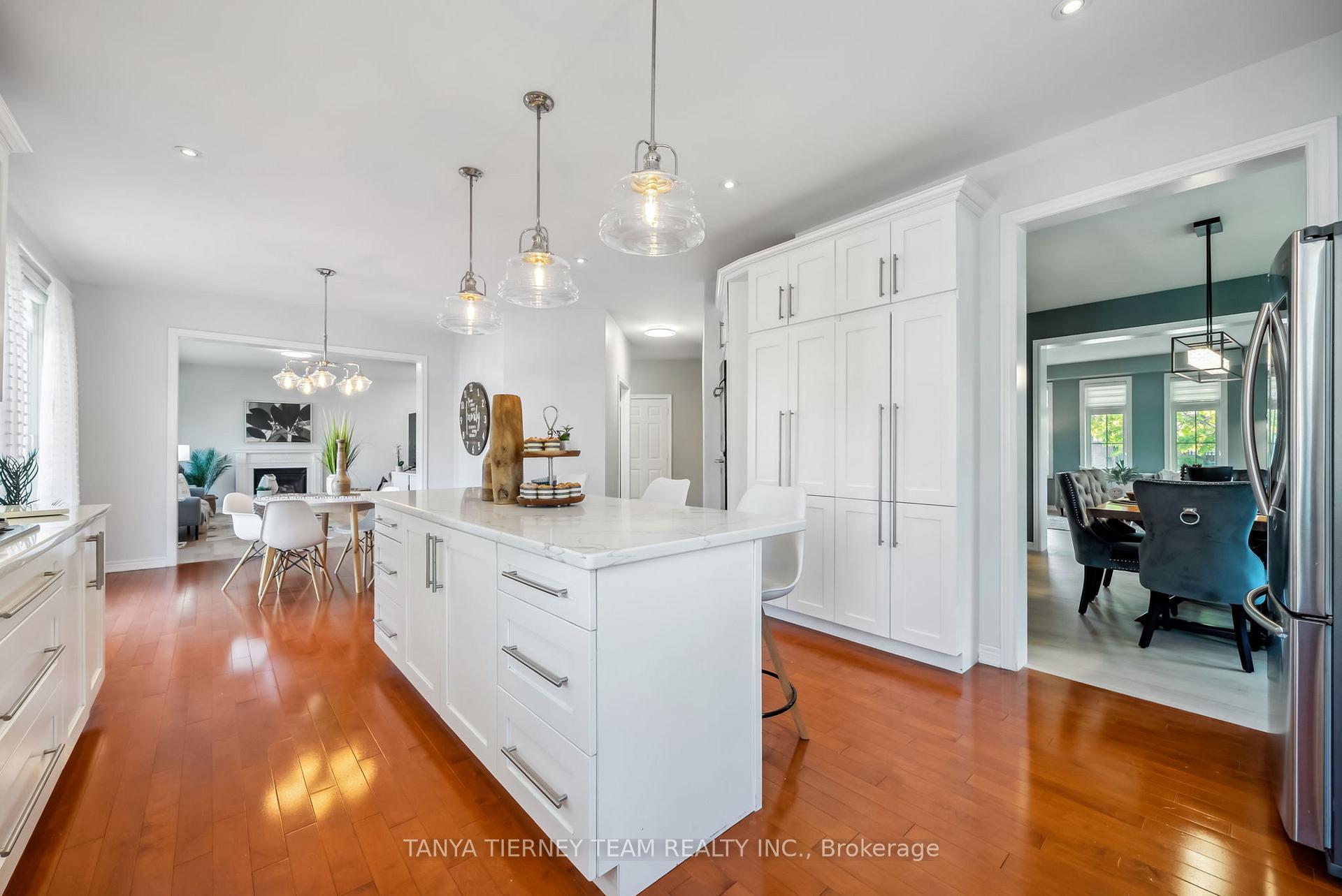 Photo 13 of 21 Rainbow Crescent, Whitby, Brooklin — HOMEH