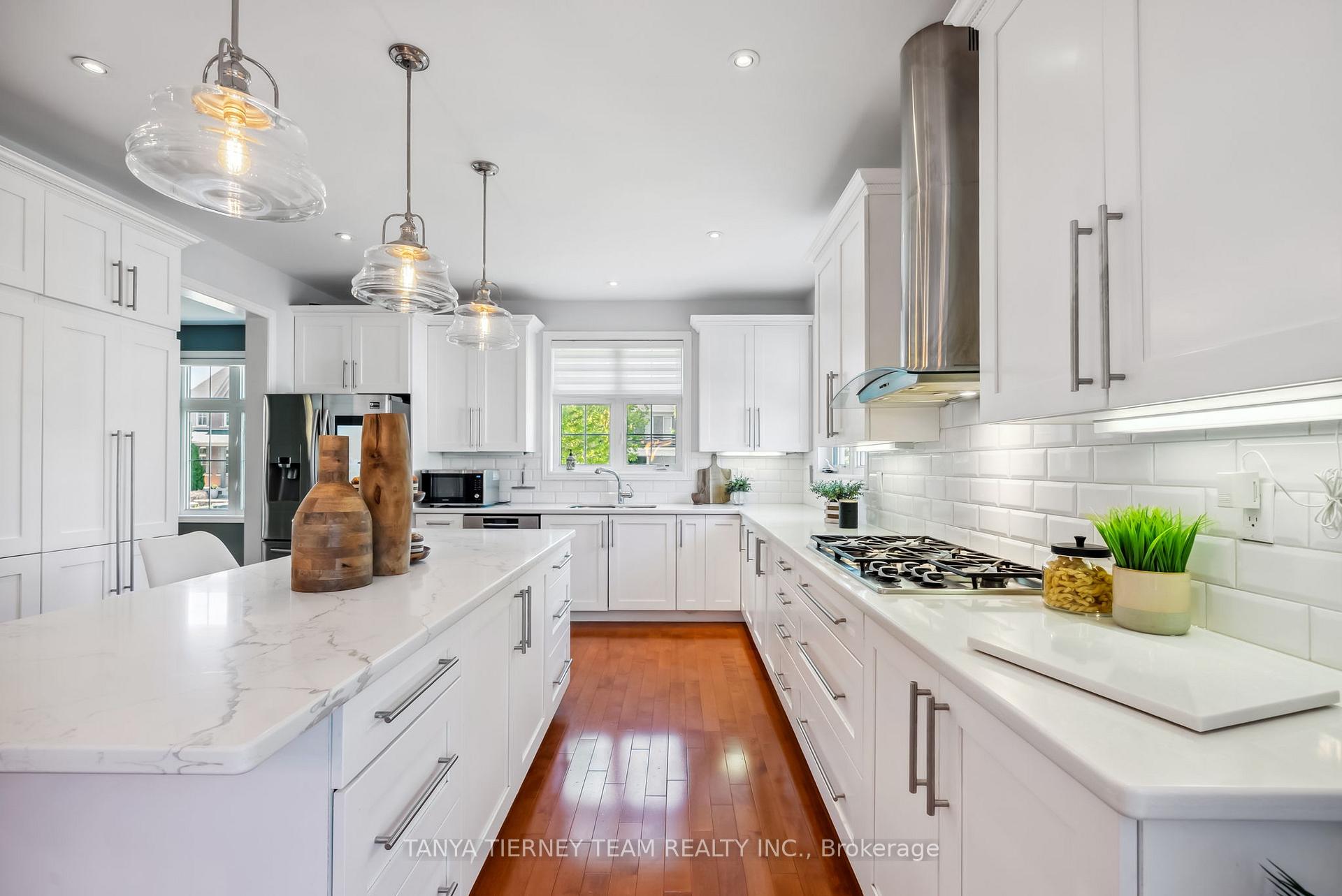 Photo 14 of 21 Rainbow Crescent, Whitby, Brooklin — HOMEH