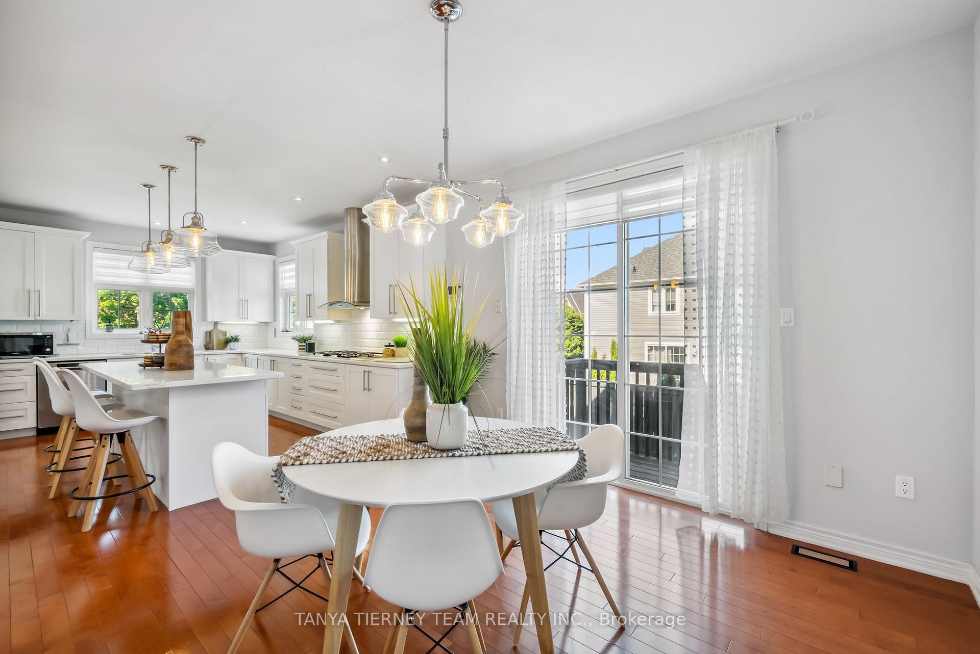 Photo 16 of 21 Rainbow Crescent, Whitby, Brooklin — HOMEH
