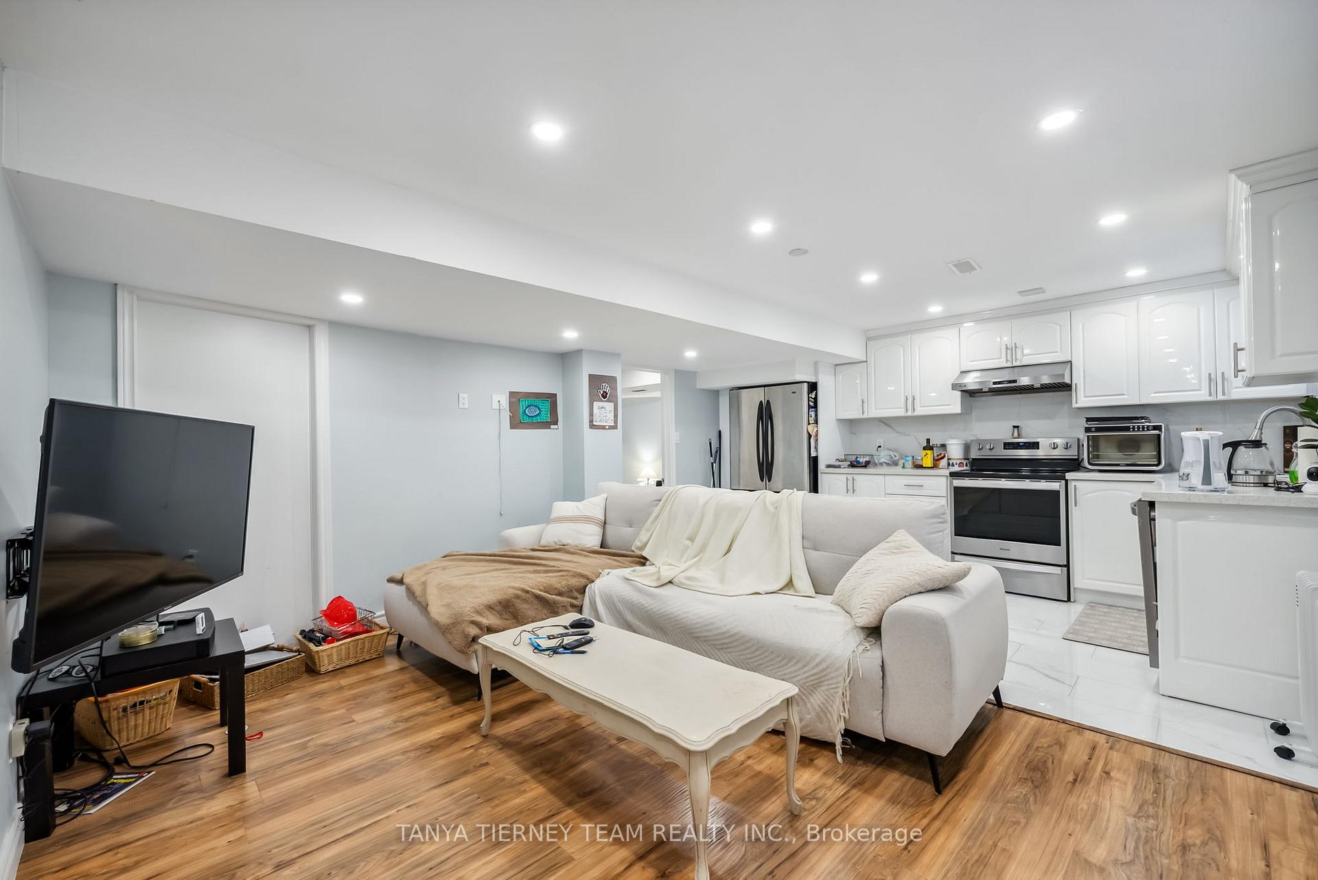 Photo 37 of 21 Rainbow Crescent, Whitby, Brooklin — HOMEH