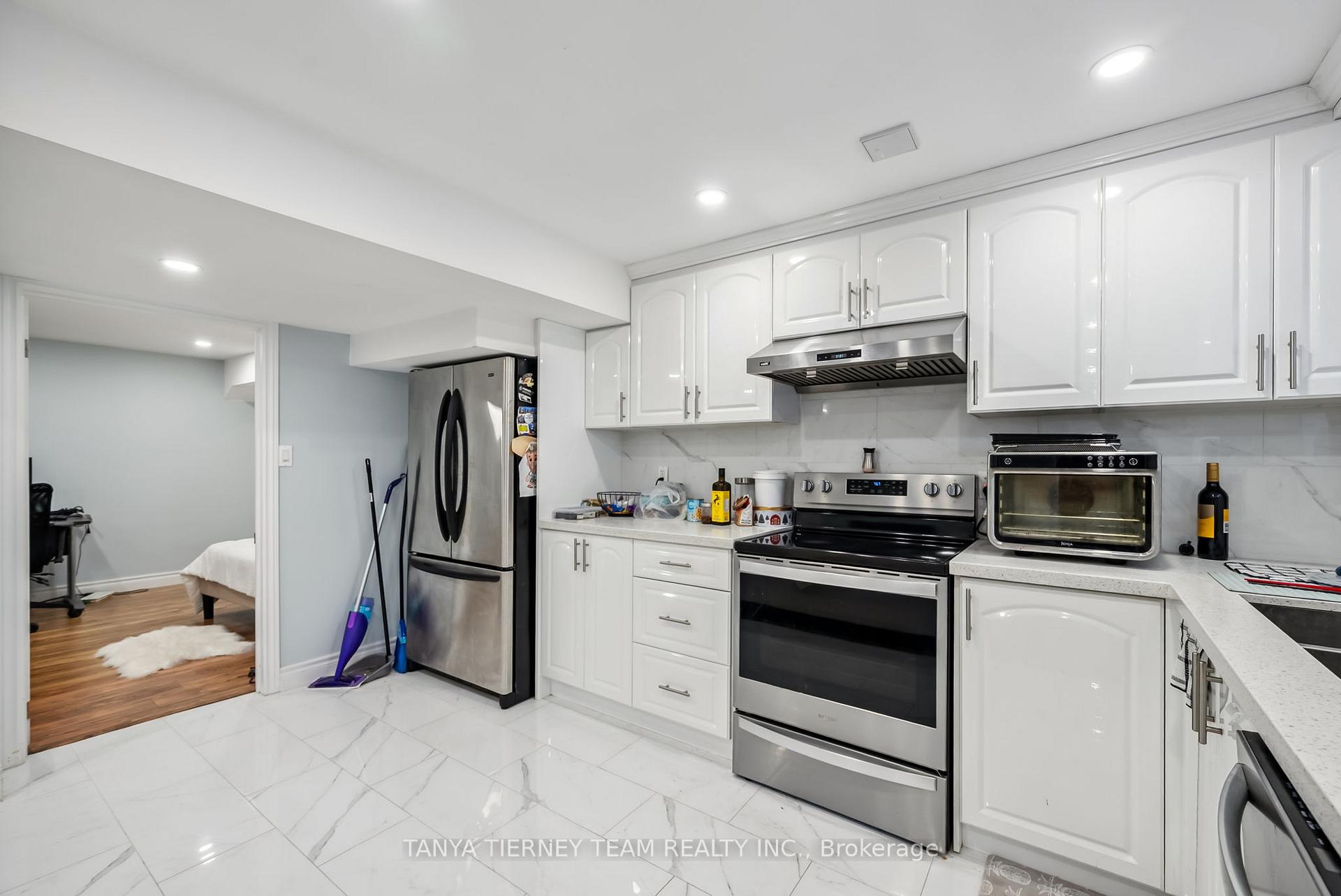 Photo 38 of 21 Rainbow Crescent, Whitby, Brooklin — HOMEH