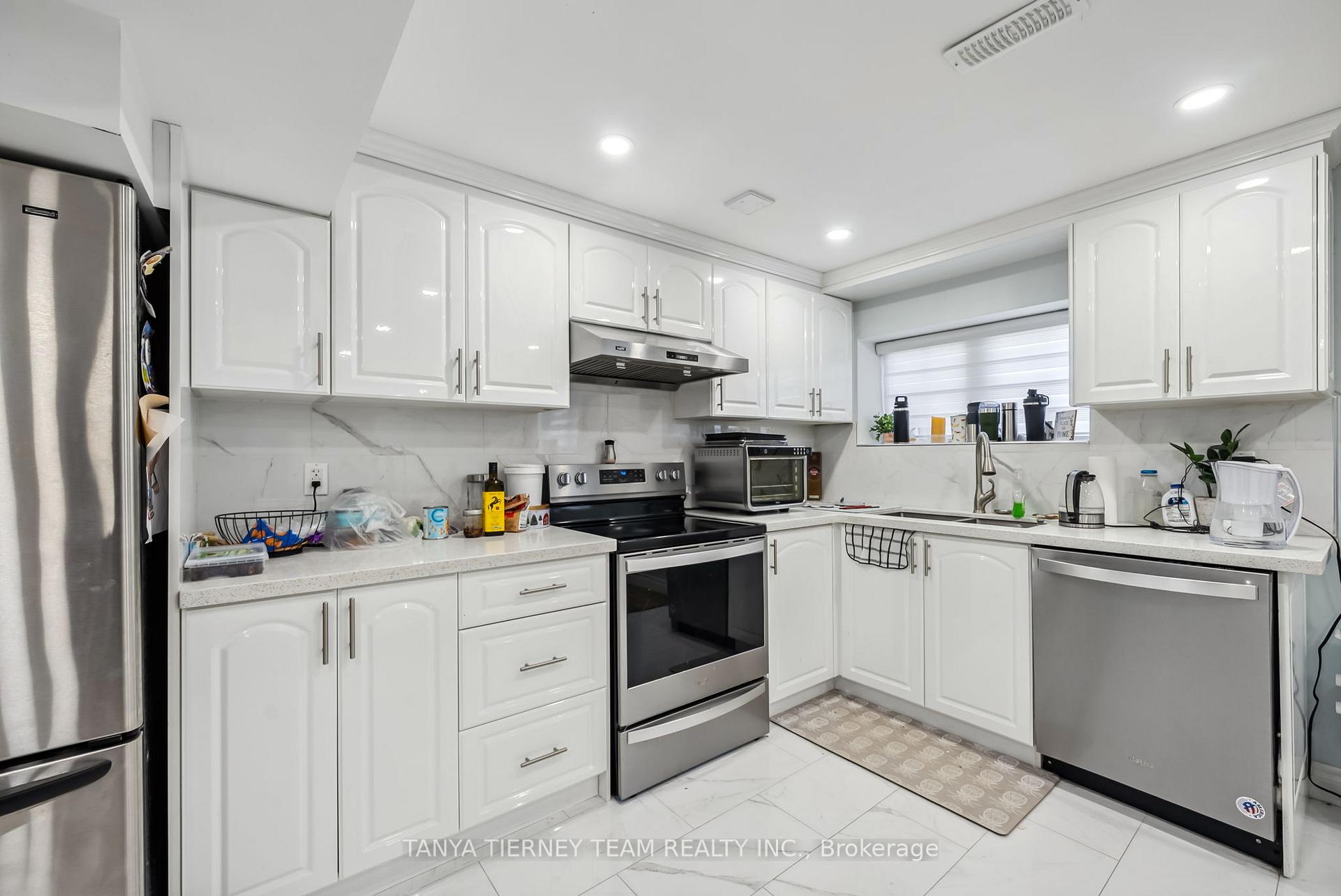 Photo 39 of 21 Rainbow Crescent, Whitby, Brooklin — HOMEH
