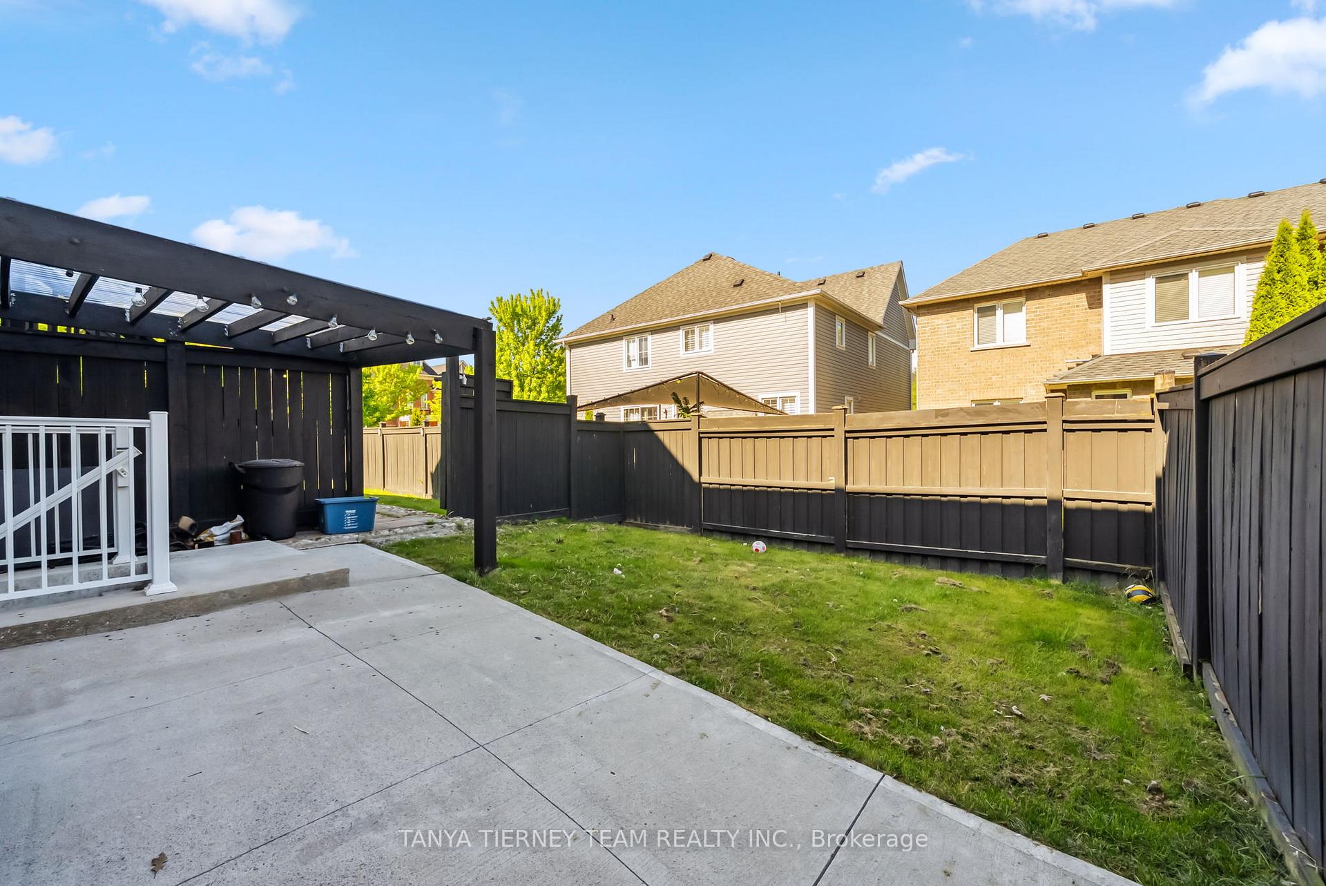 Photo 45 of 21 Rainbow Crescent, Whitby, Brooklin — HOMEH