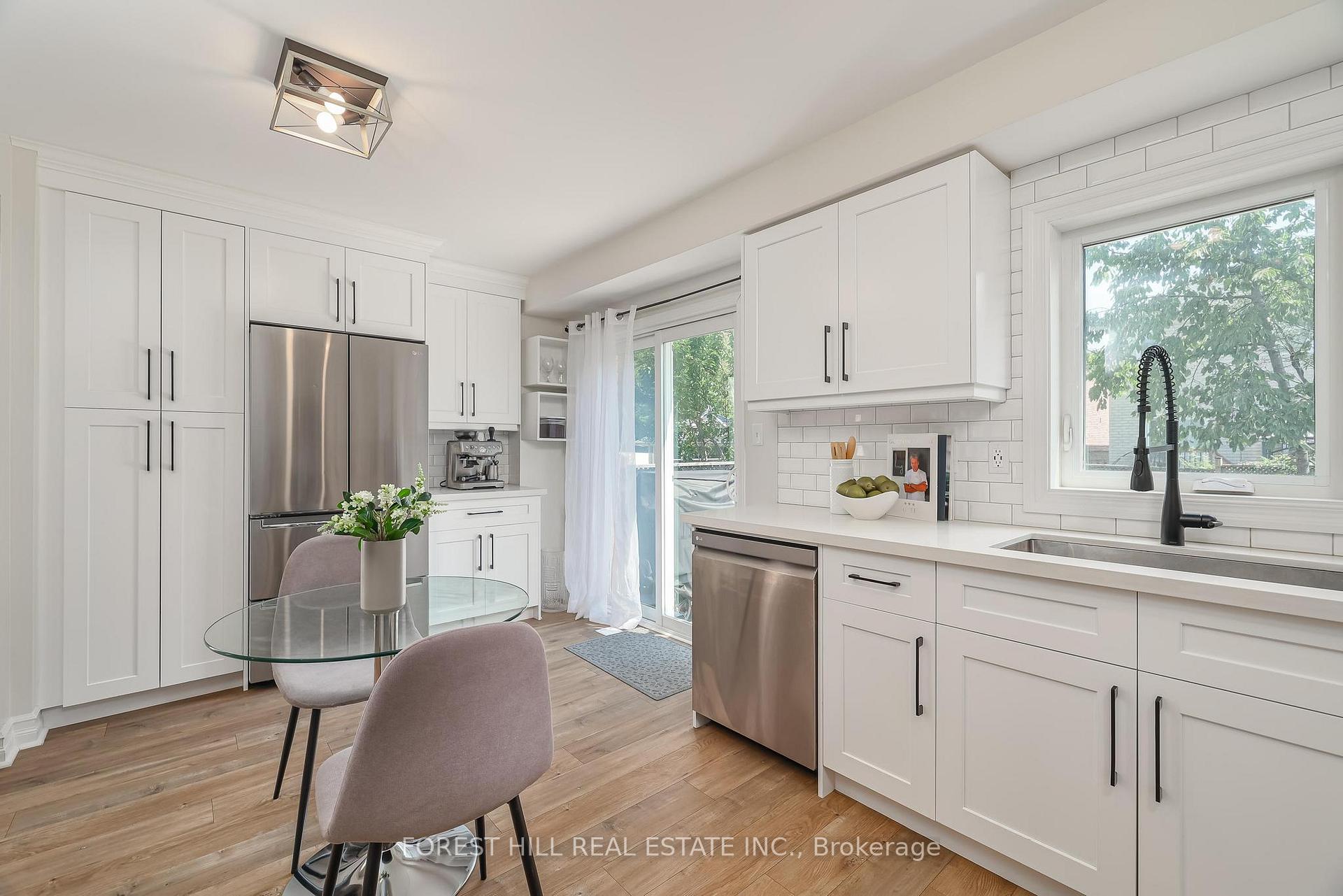 Photo 12 of 27 Yellowood Circle, Vaughan, Patterson — HOMEH