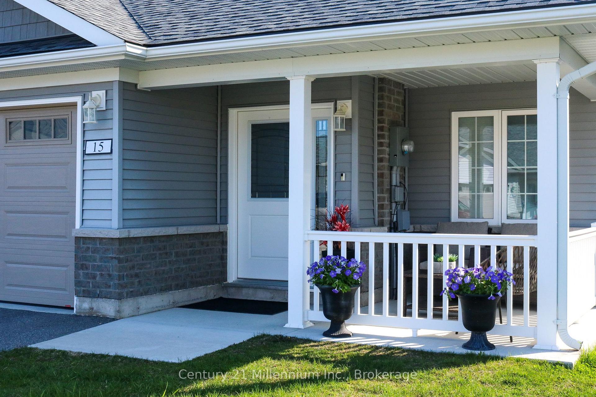 Photo 2 of 15 Ivy Crescent, Wasaga Beach — HOMEH