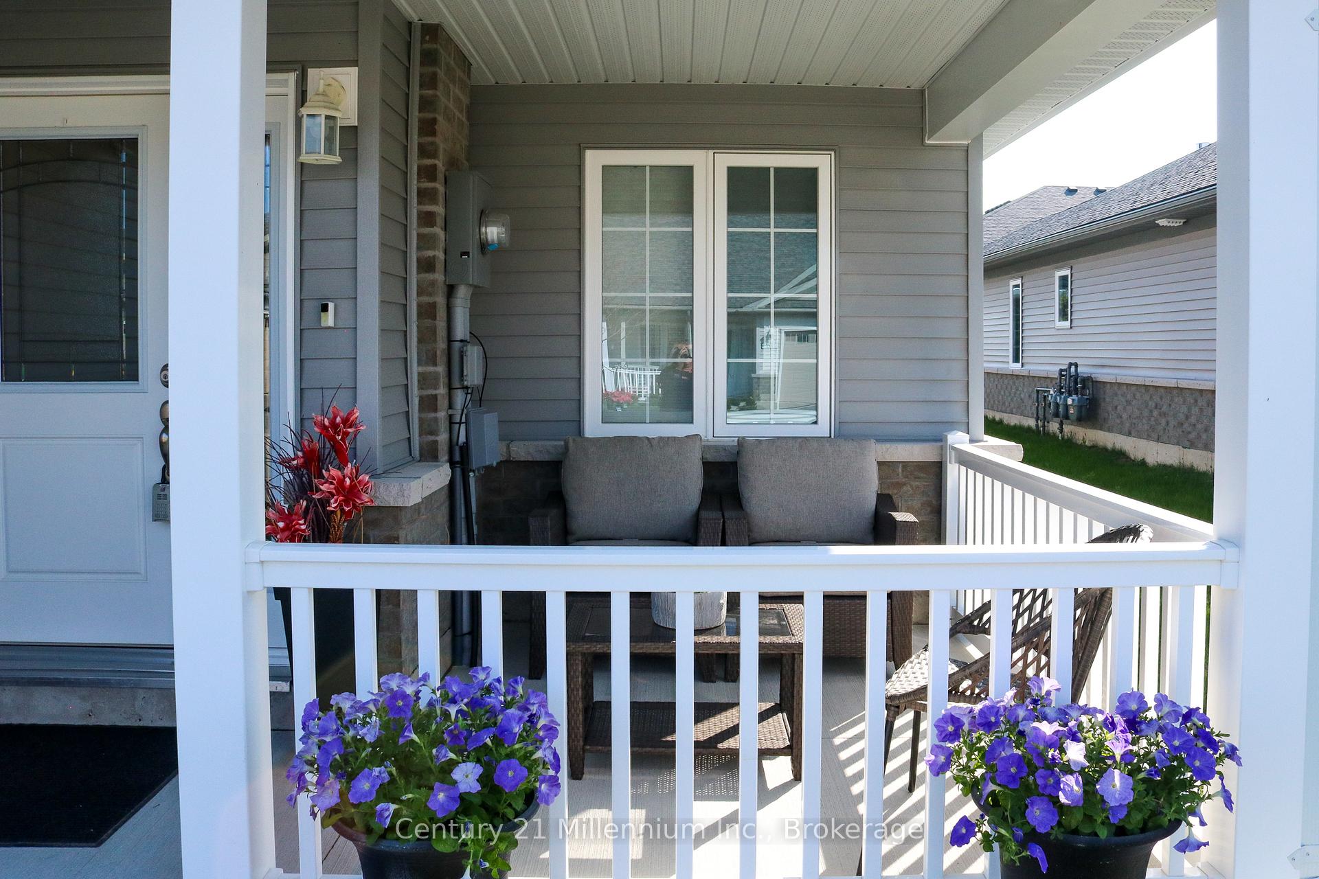 Photo 3 of 15 Ivy Crescent, Wasaga Beach — HOMEH