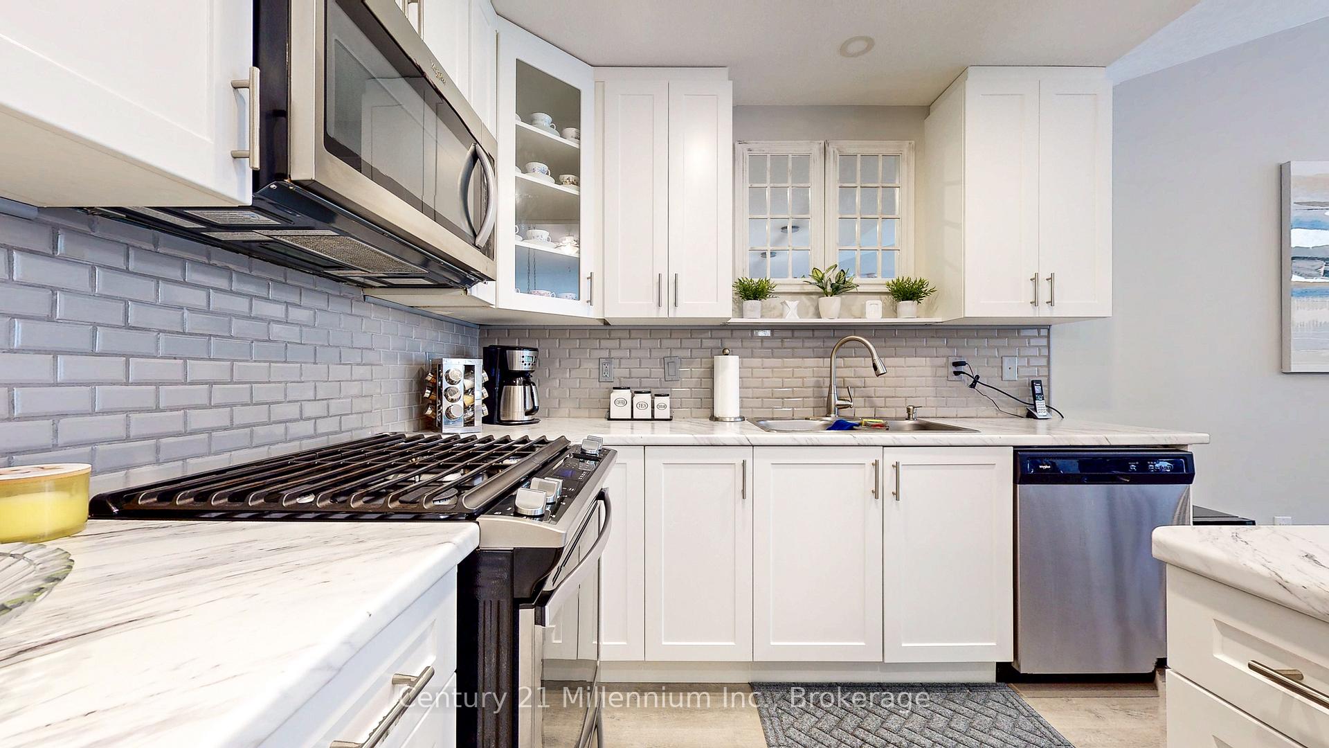 Photo 11 of 15 Ivy Crescent, Wasaga Beach — HOMEH