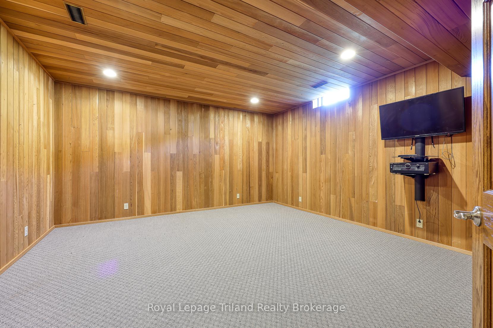 Photo 32 of 209 Brock Street, Zorra, Thamesford — HOMEH