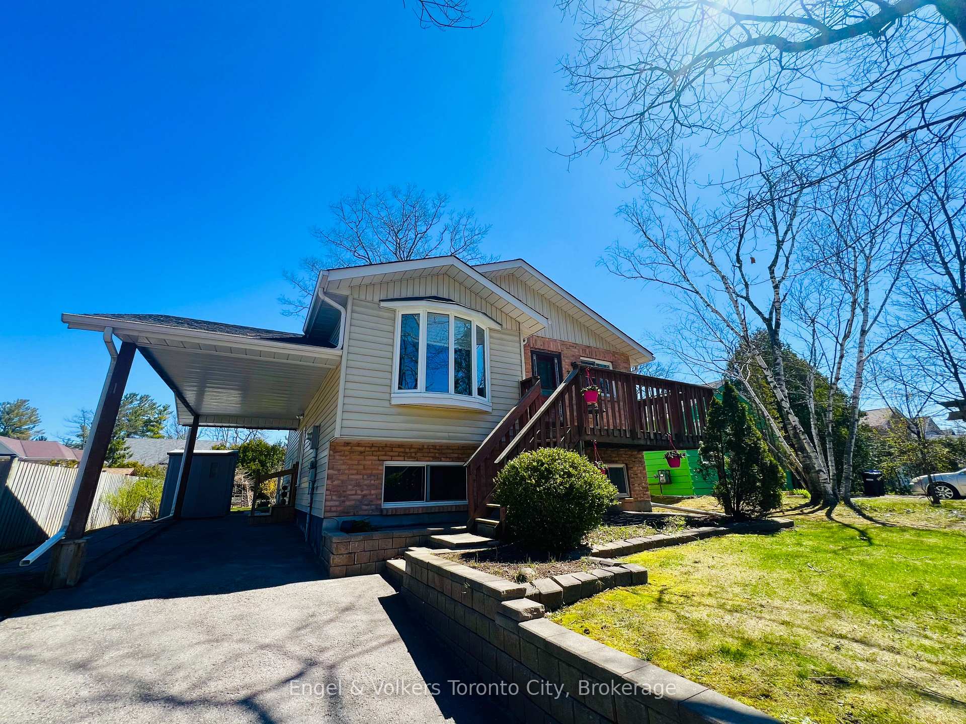 Front of 381 Zoo Park Road