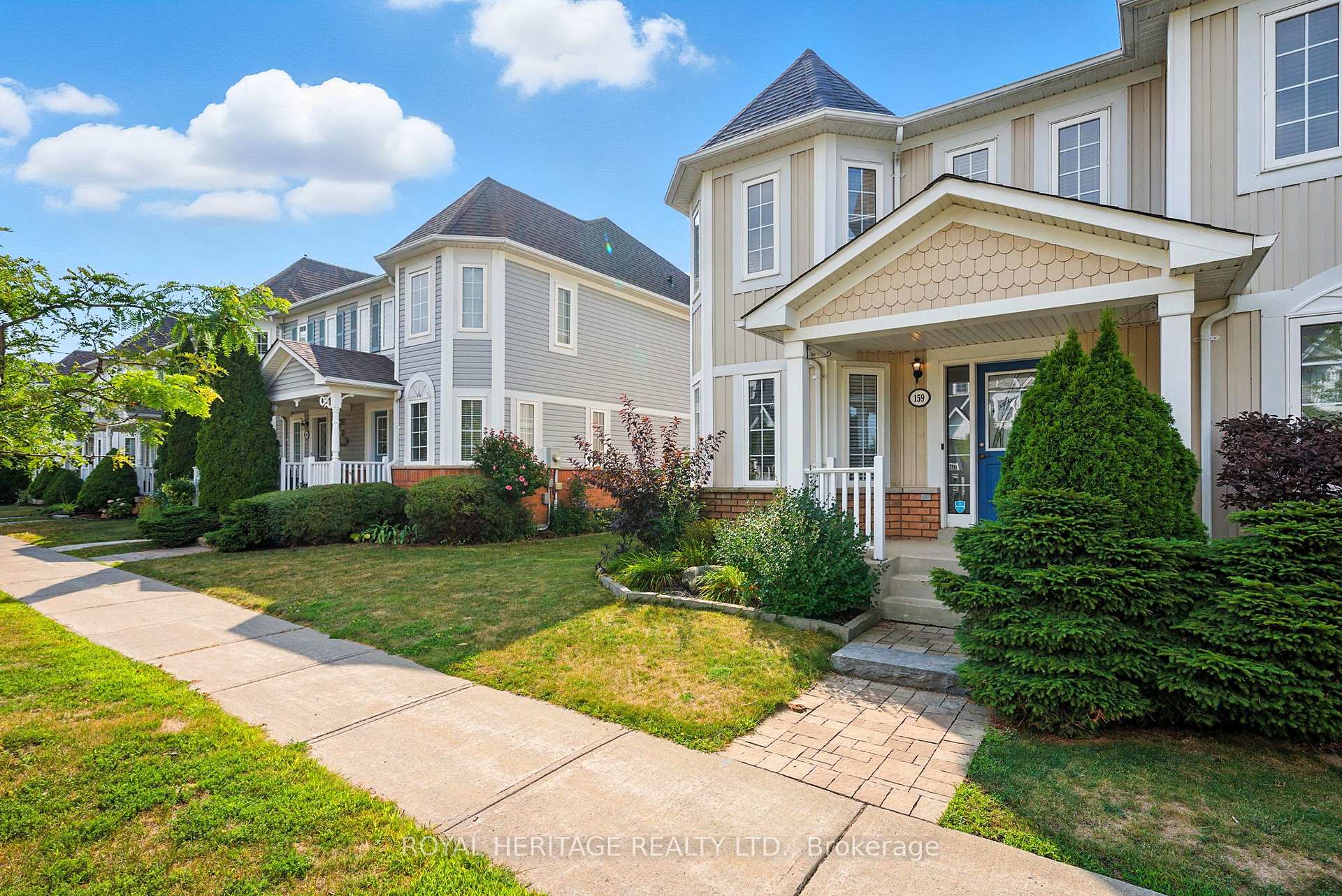 Photo 3 of 159 Carnwith Drive E, Whitby, Brooklin — HOMEH