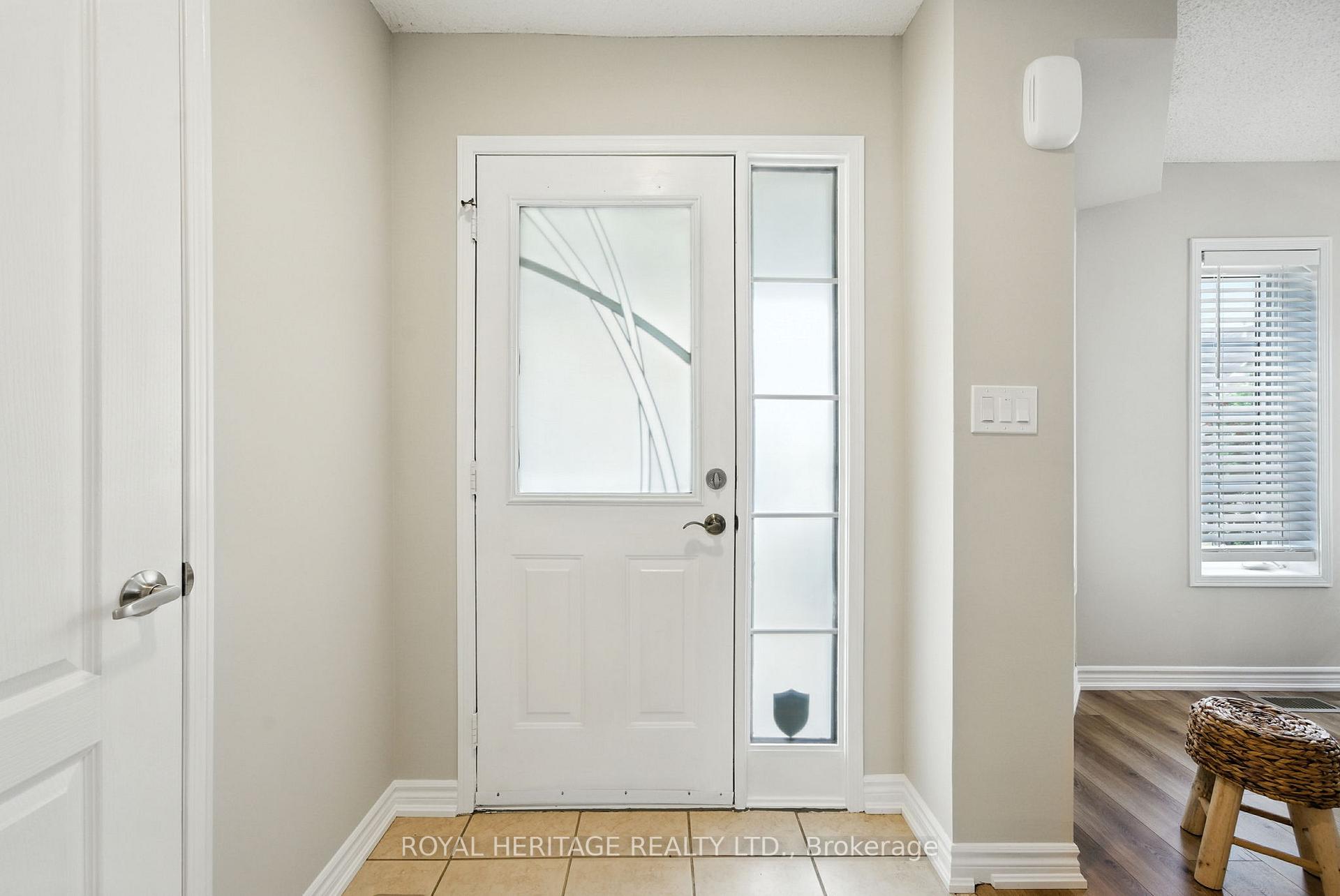 Photo 5 of 159 Carnwith Drive E, Whitby, Brooklin — HOMEH