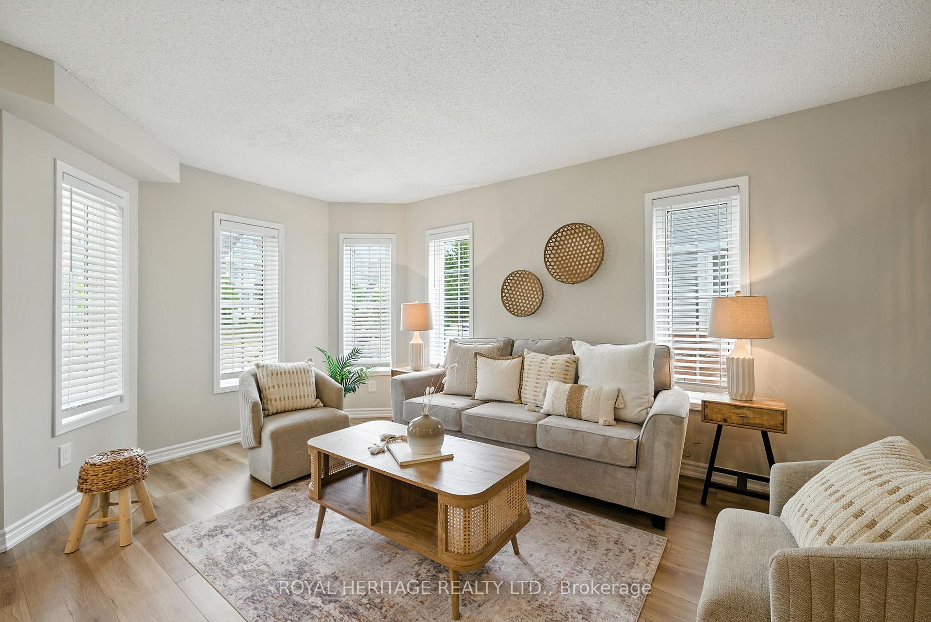 Photo 8 of 159 Carnwith Drive E, Whitby, Brooklin — HOMEH