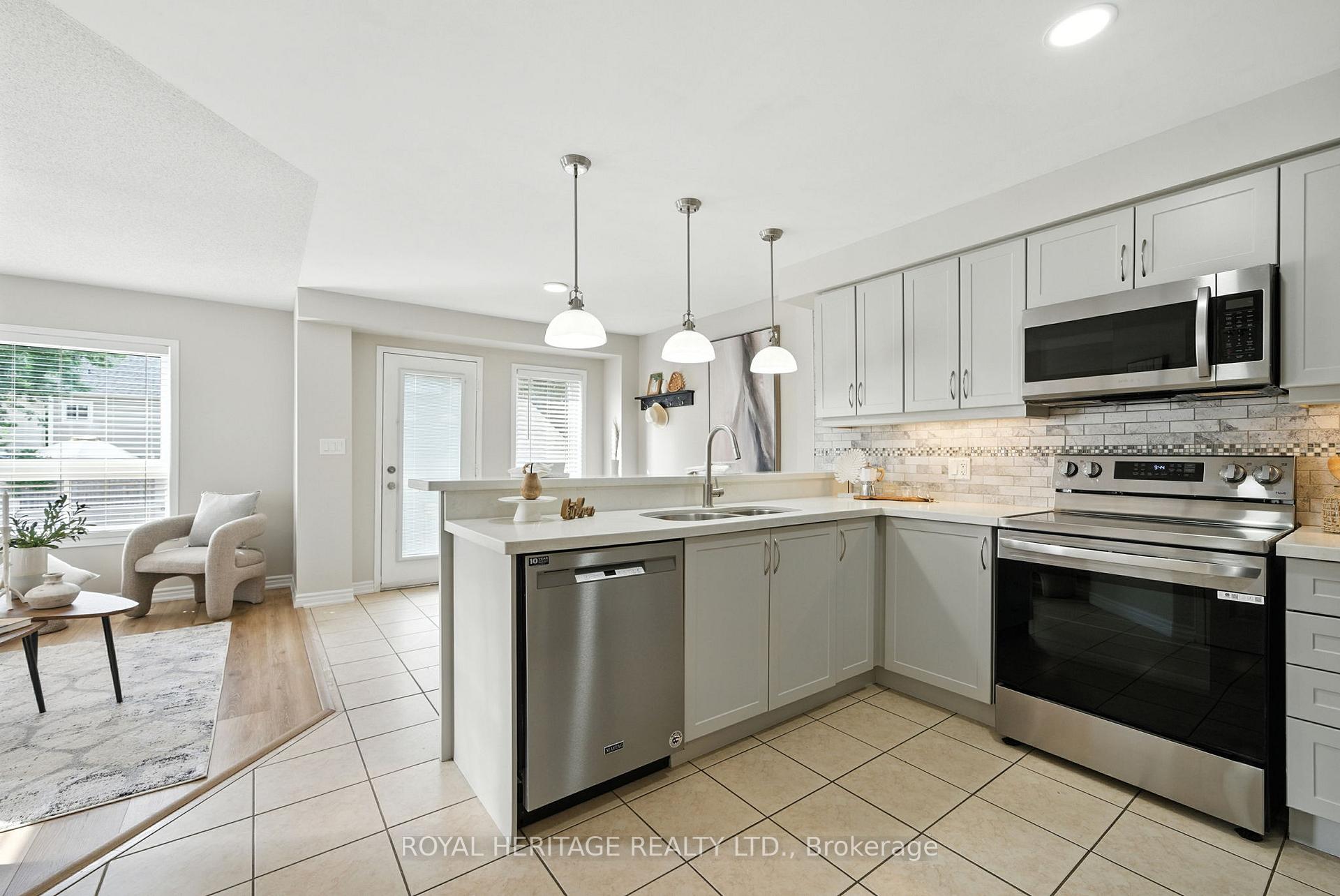 Photo 14 of 159 Carnwith Drive E, Whitby, Brooklin — HOMEH