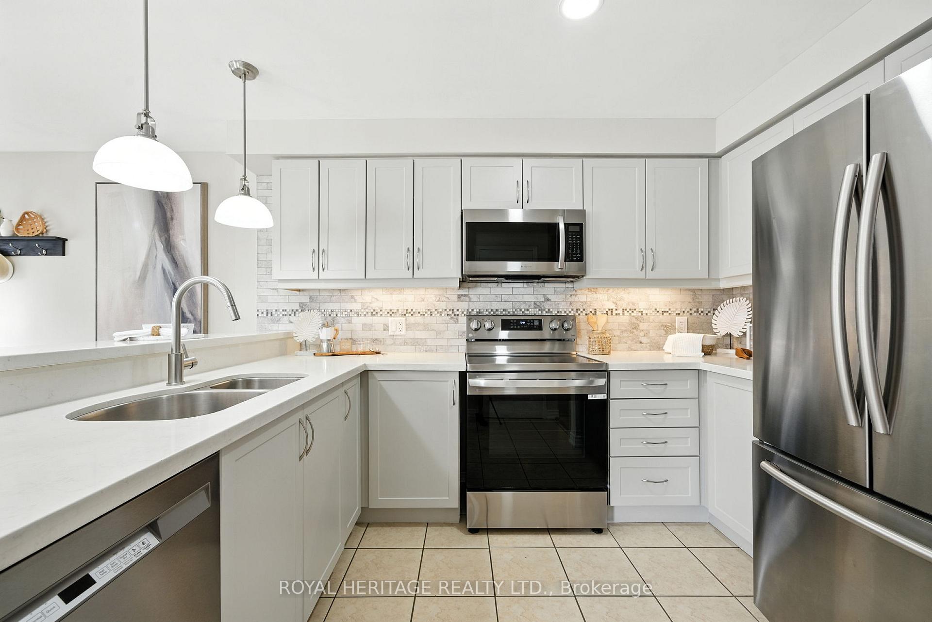 Photo 15 of 159 Carnwith Drive E, Whitby, Brooklin — HOMEH