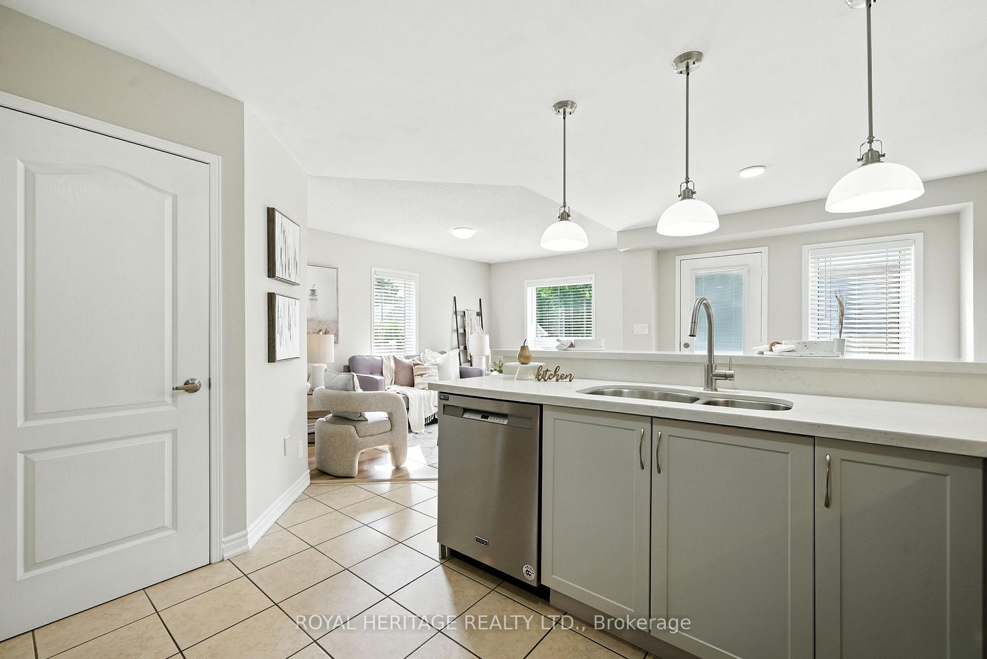 Photo 16 of 159 Carnwith Drive E, Whitby, Brooklin — HOMEH