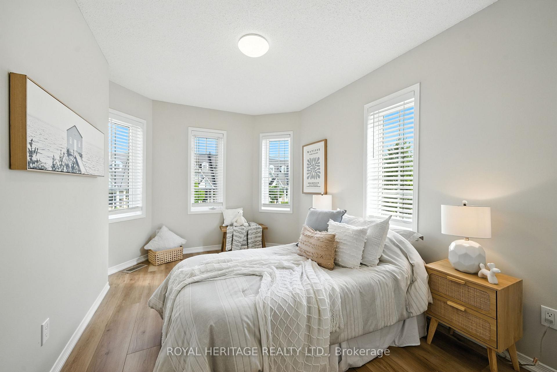 Photo 25 of 159 Carnwith Drive E, Whitby, Brooklin — HOMEH