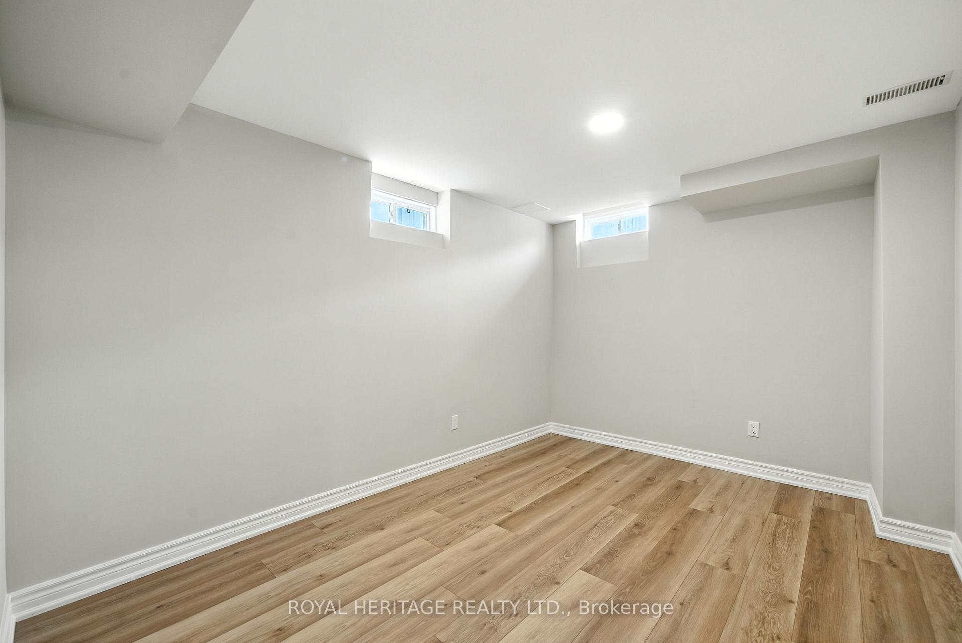 Photo 40 of 159 Carnwith Drive E, Whitby, Brooklin — HOMEH