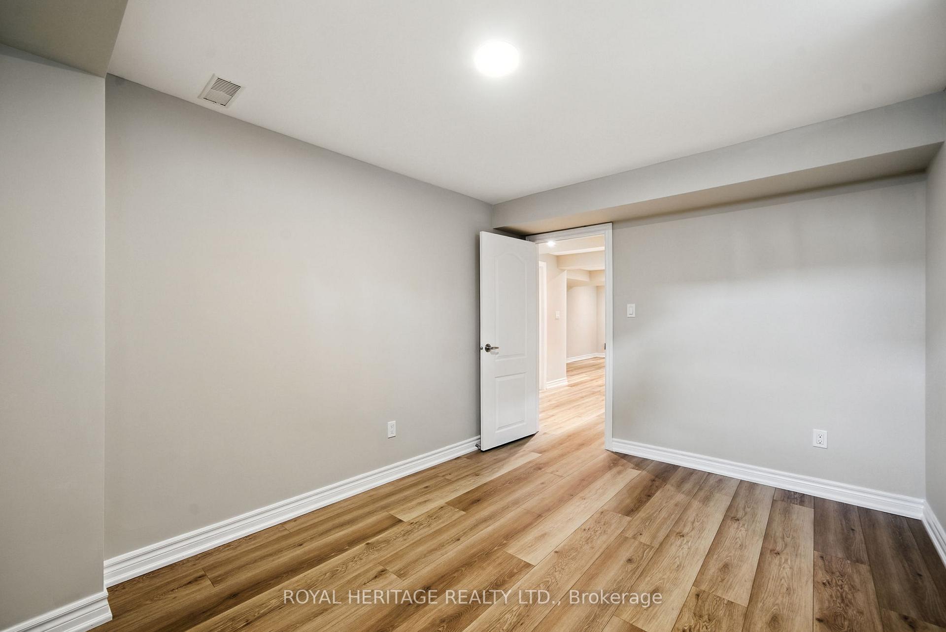 Photo 41 of 159 Carnwith Drive E, Whitby, Brooklin — HOMEH