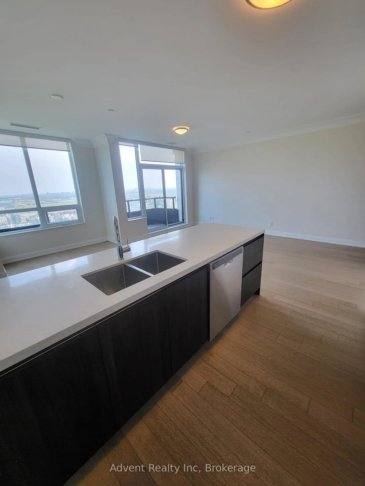 Photo 5 of Unit Ph6, 15 Water Walk Drive, Markham, Unionville — HOMEH