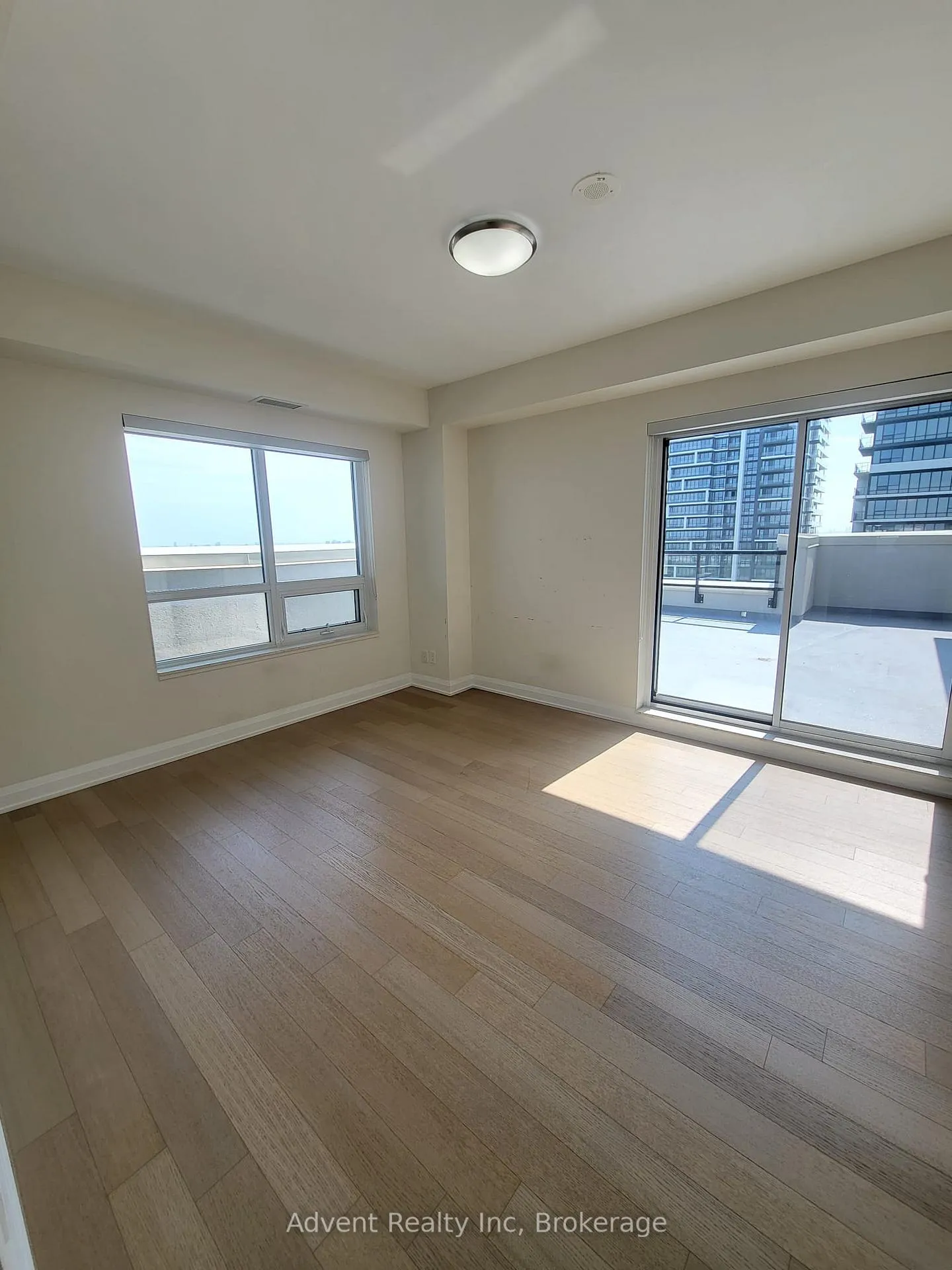 Photo 7 of Unit Ph6, 15 Water Walk Drive, Markham, Unionville — HOMEH