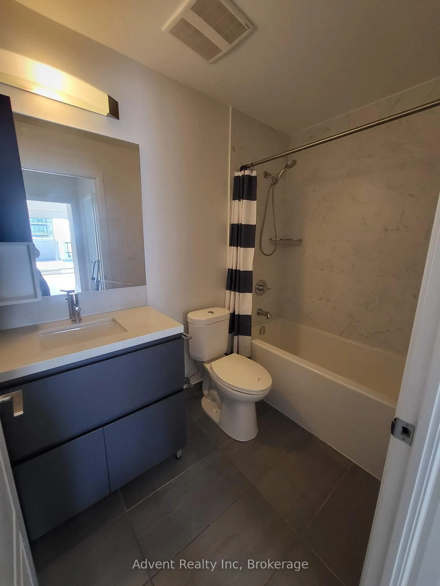 Photo 13 of Unit Ph6, 15 Water Walk Drive, Markham, Unionville — HOMEH