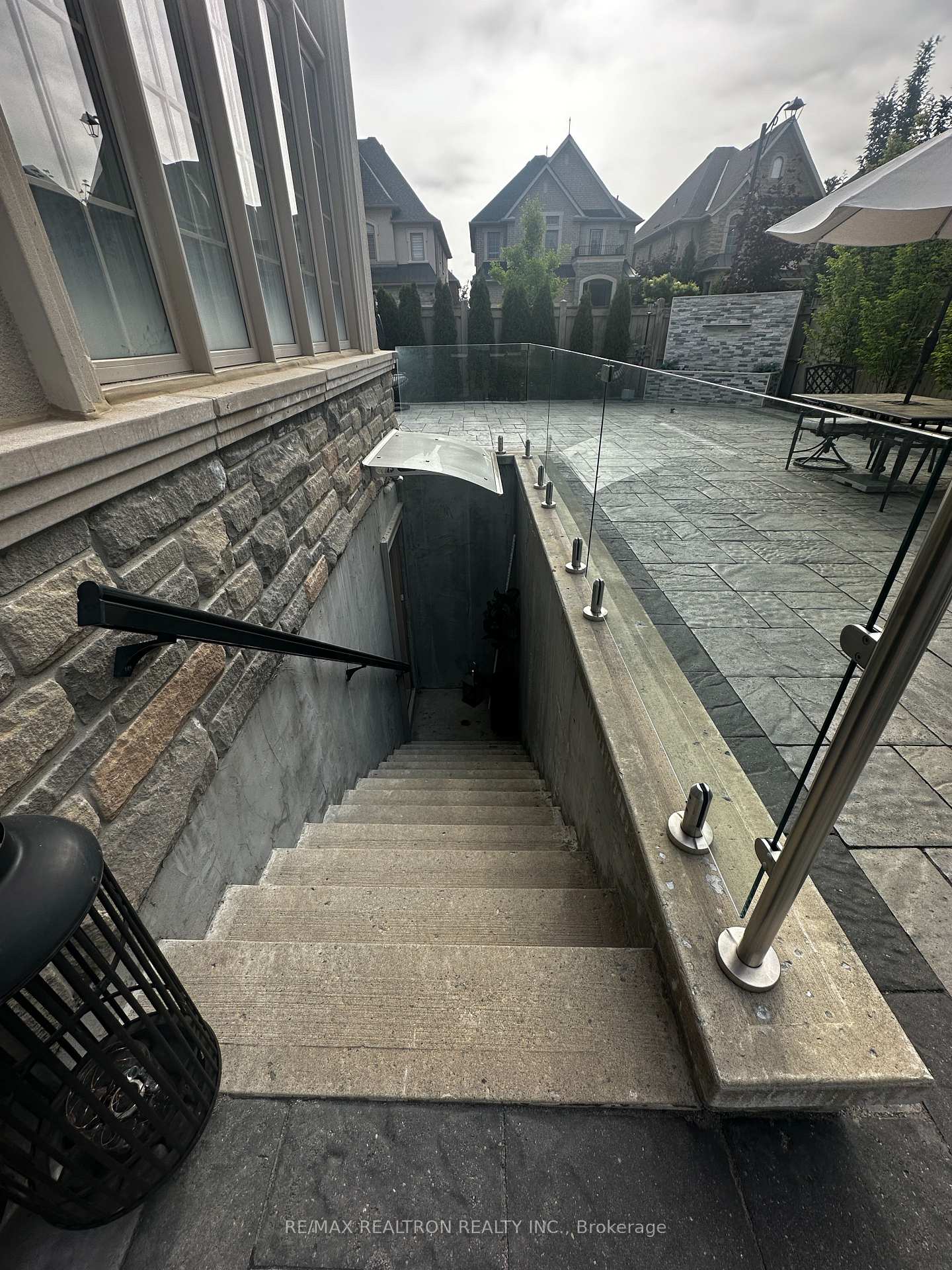 Photo 2 of 211 Cannes Avenue, Vaughan, Vellore Village — HOMEH
