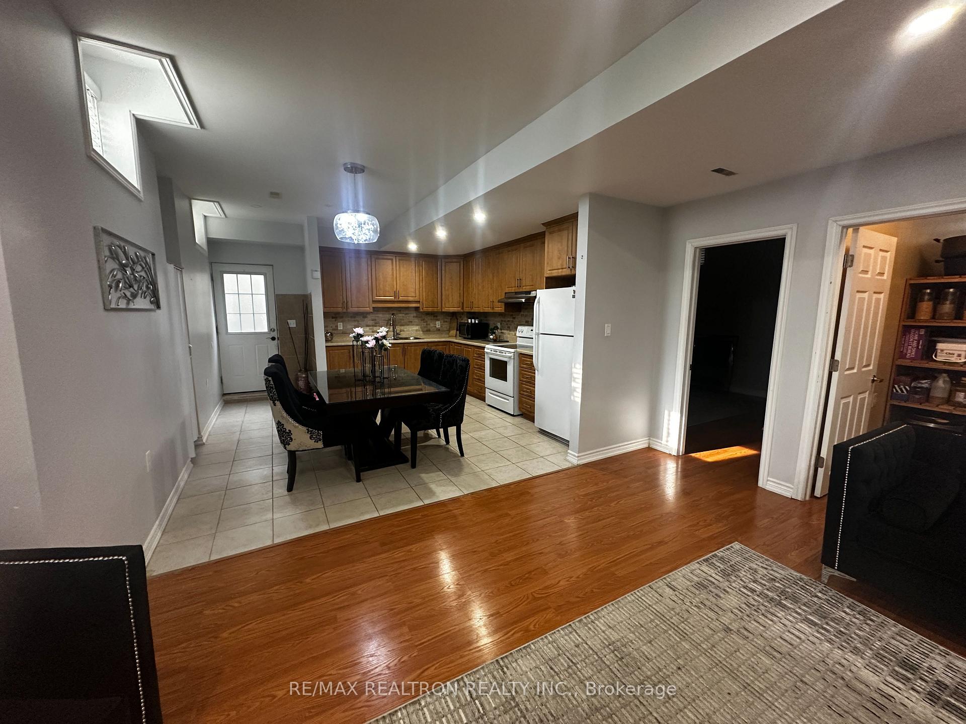 Photo 3 of 211 Cannes Avenue, Vaughan, Vellore Village — HOMEH