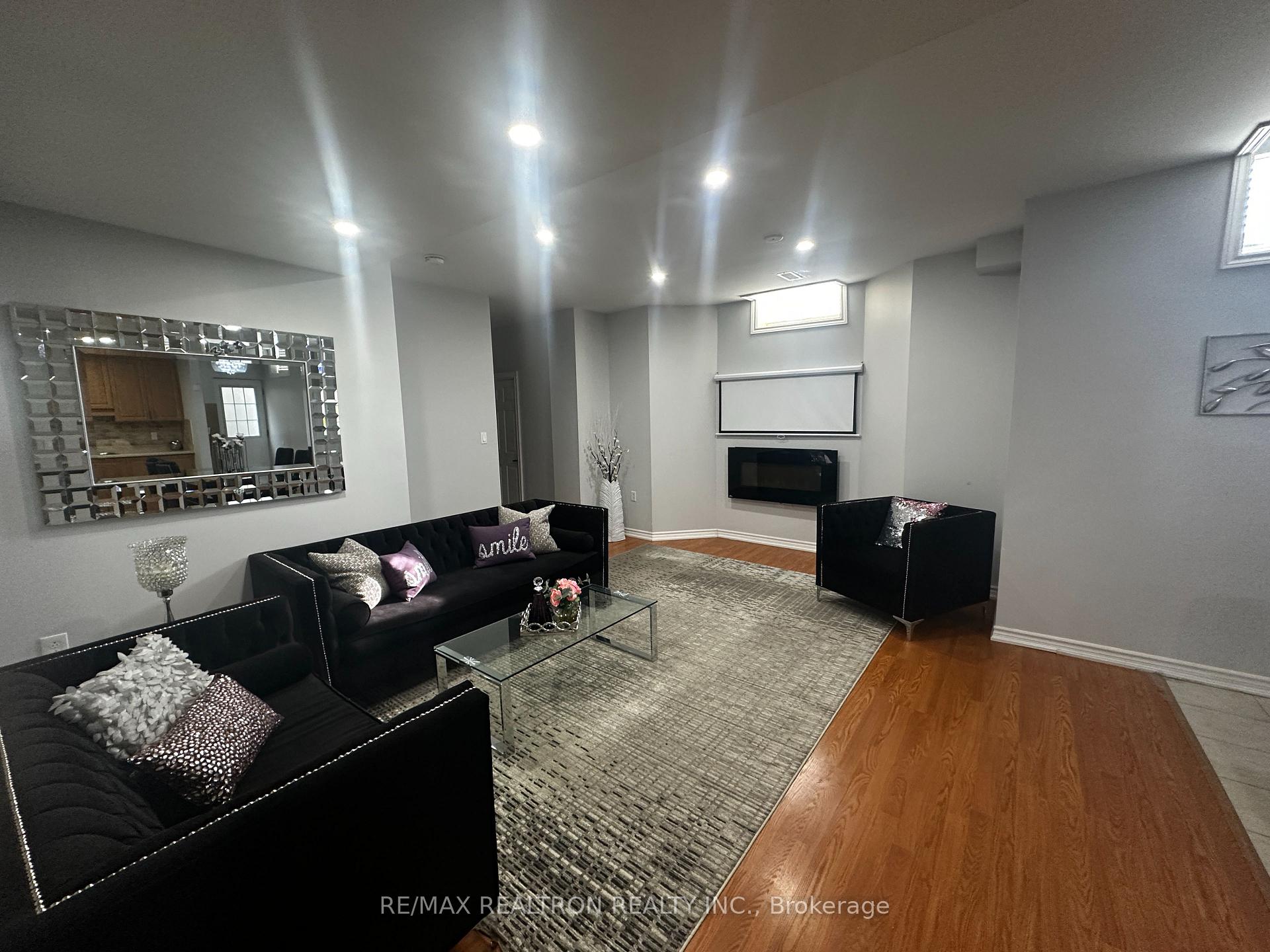 Photo 4 of 211 Cannes Avenue, Vaughan, Vellore Village — HOMEH