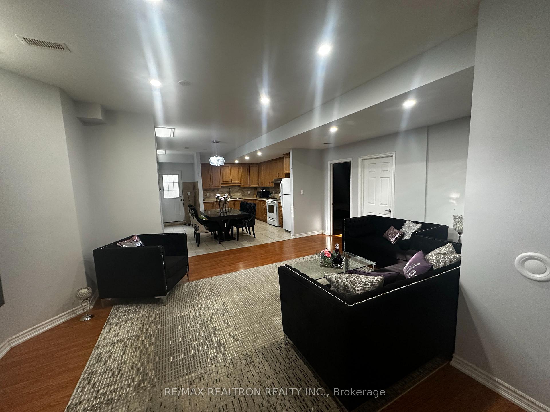 Photo 5 of 211 Cannes Avenue, Vaughan, Vellore Village — HOMEH