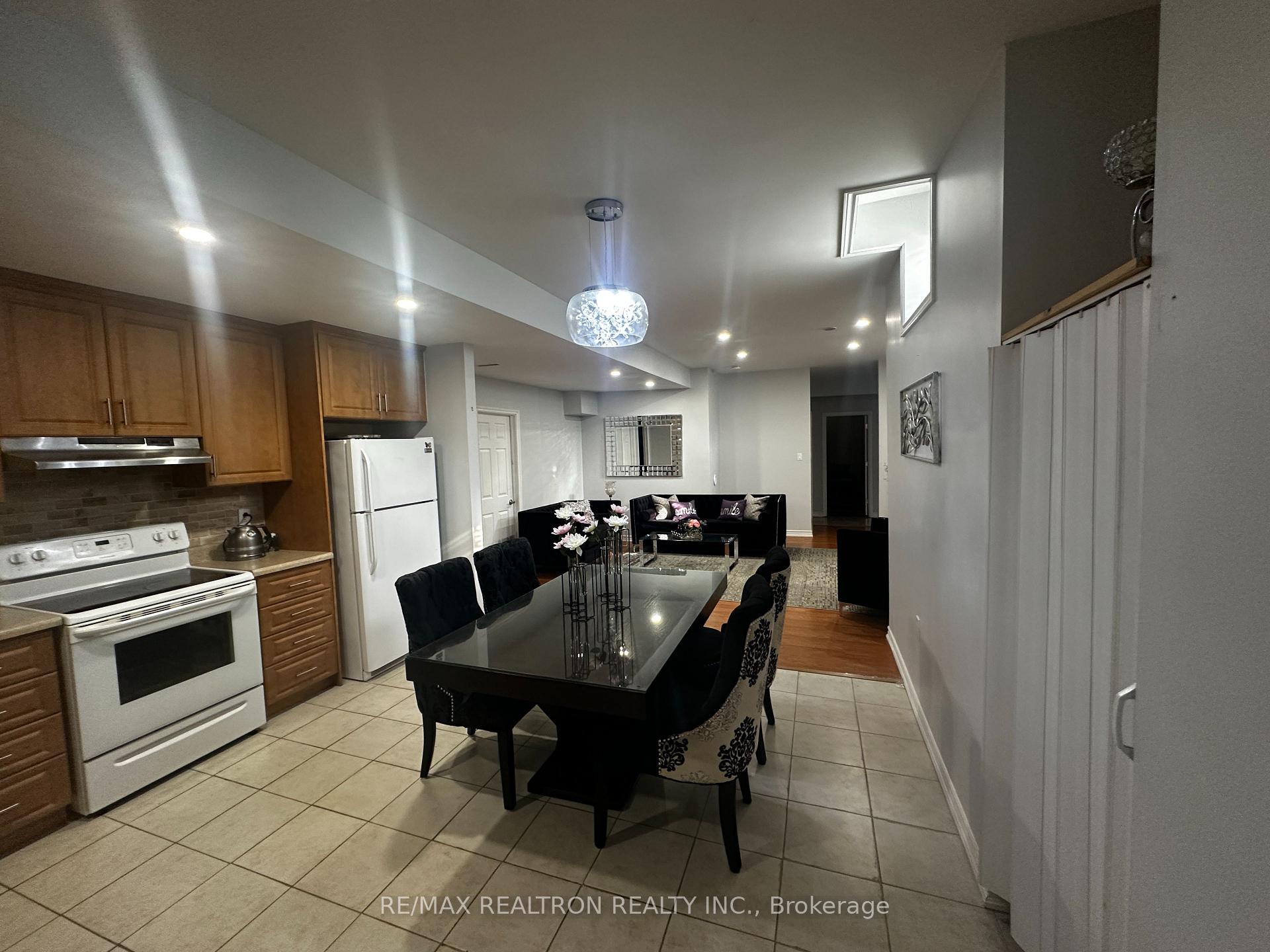 Photo 6 of 211 Cannes Avenue, Vaughan, Vellore Village — HOMEH