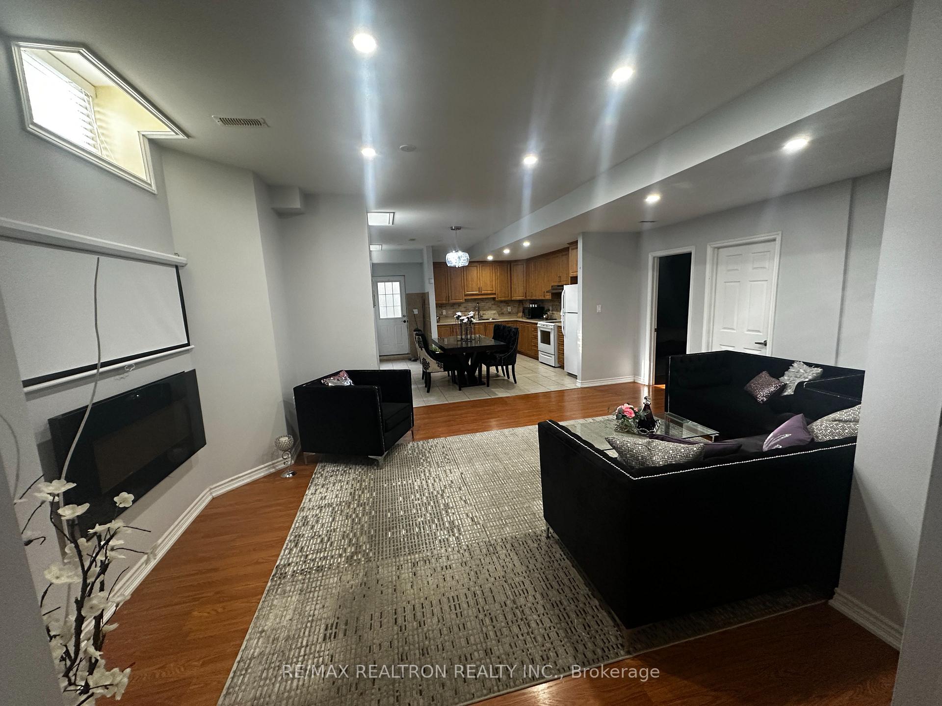 Photo 8 of 211 Cannes Avenue, Vaughan, Vellore Village — HOMEH