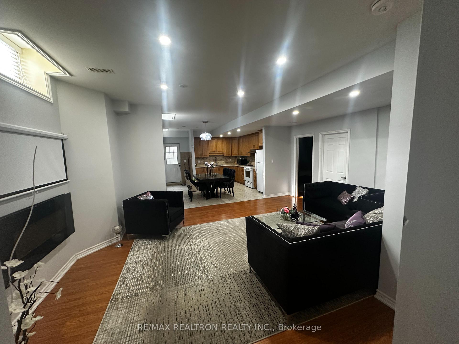Photo 9 of 211 Cannes Avenue, Vaughan, Vellore Village — HOMEH