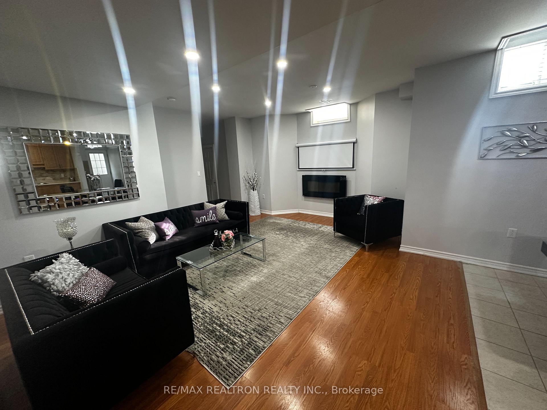 Photo 10 of 211 Cannes Avenue, Vaughan, Vellore Village — HOMEH