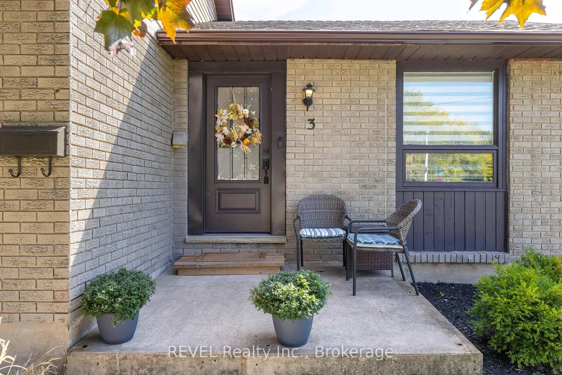 Photo 3 of 3 Newleaf Crescent, Welland, N. Welland — HOMEH