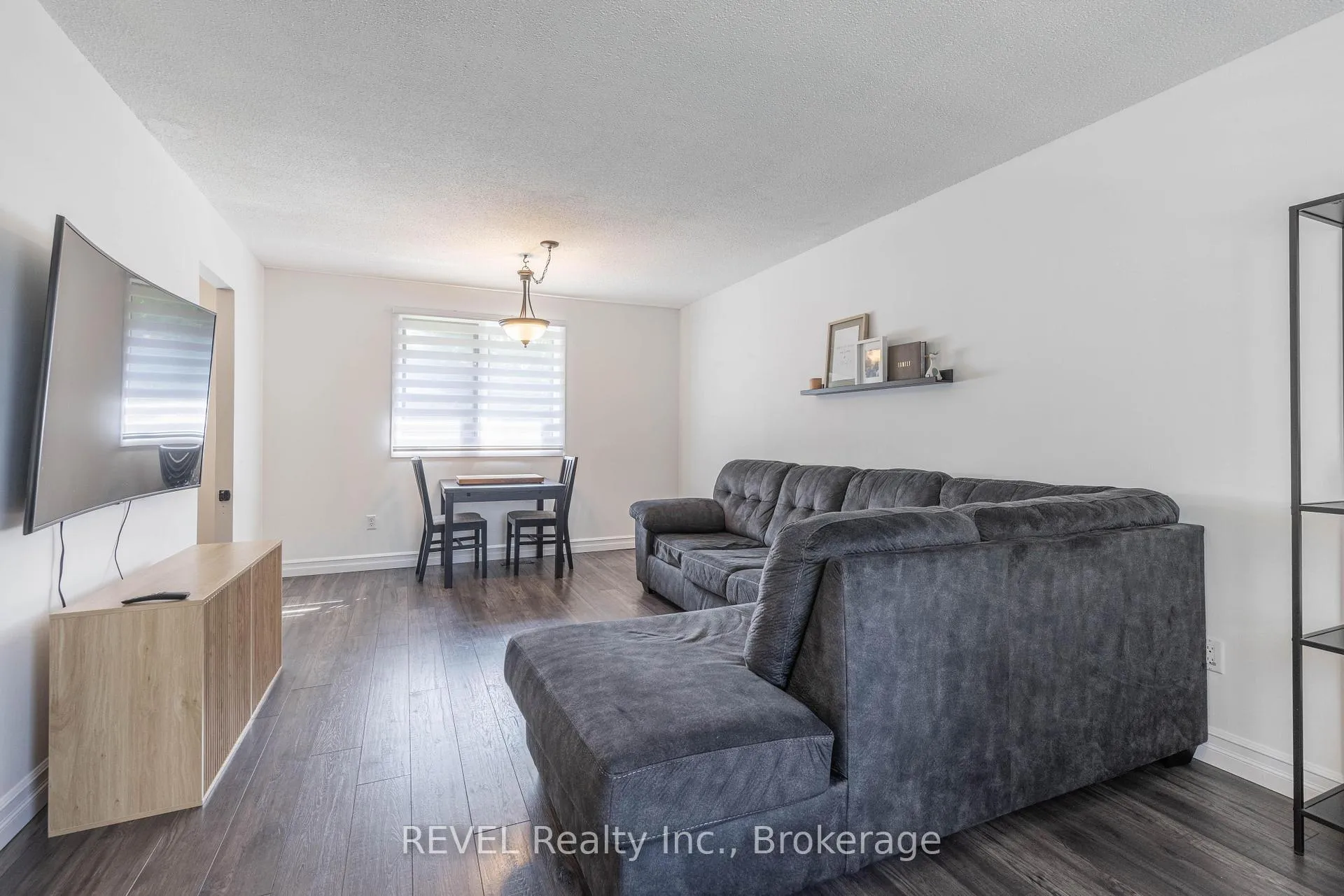 Photo 5 of 3 Newleaf Crescent, Welland, N. Welland — HOMEH