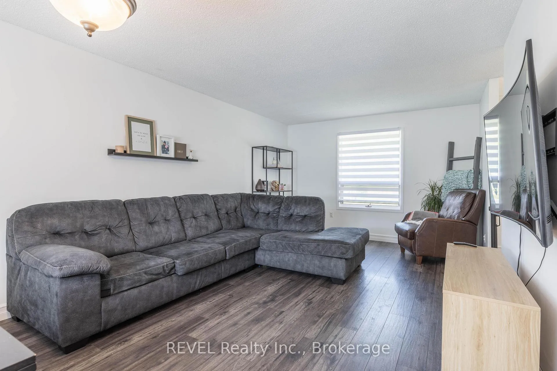 Photo 6 of 3 Newleaf Crescent, Welland, N. Welland — HOMEH