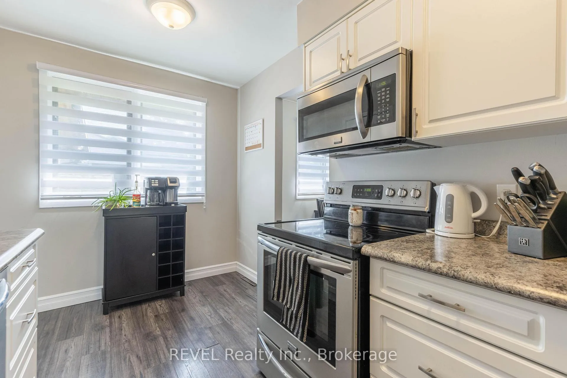 Photo 8 of 3 Newleaf Crescent, Welland, N. Welland — HOMEH