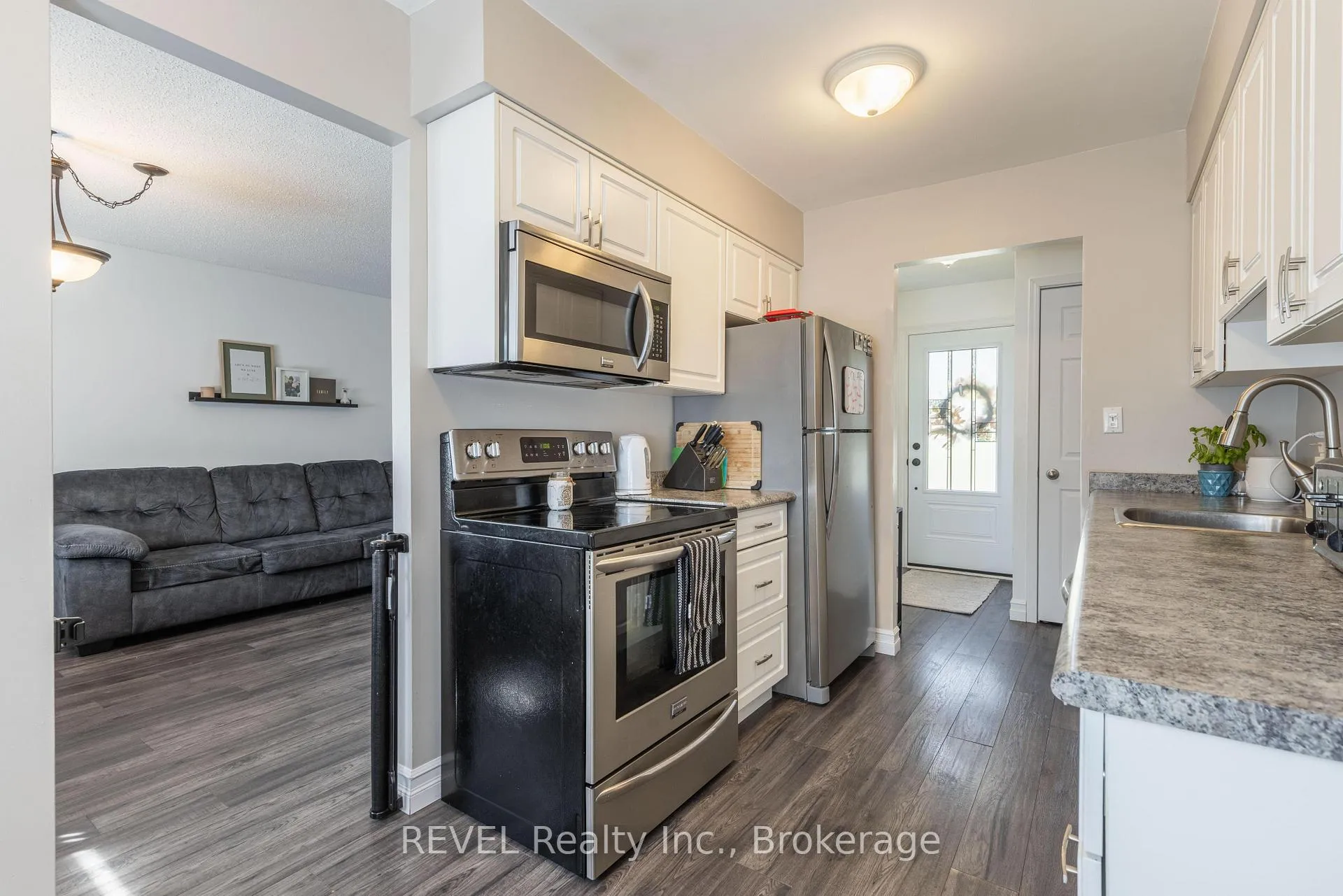 Photo 9 of 3 Newleaf Crescent, Welland, N. Welland — HOMEH