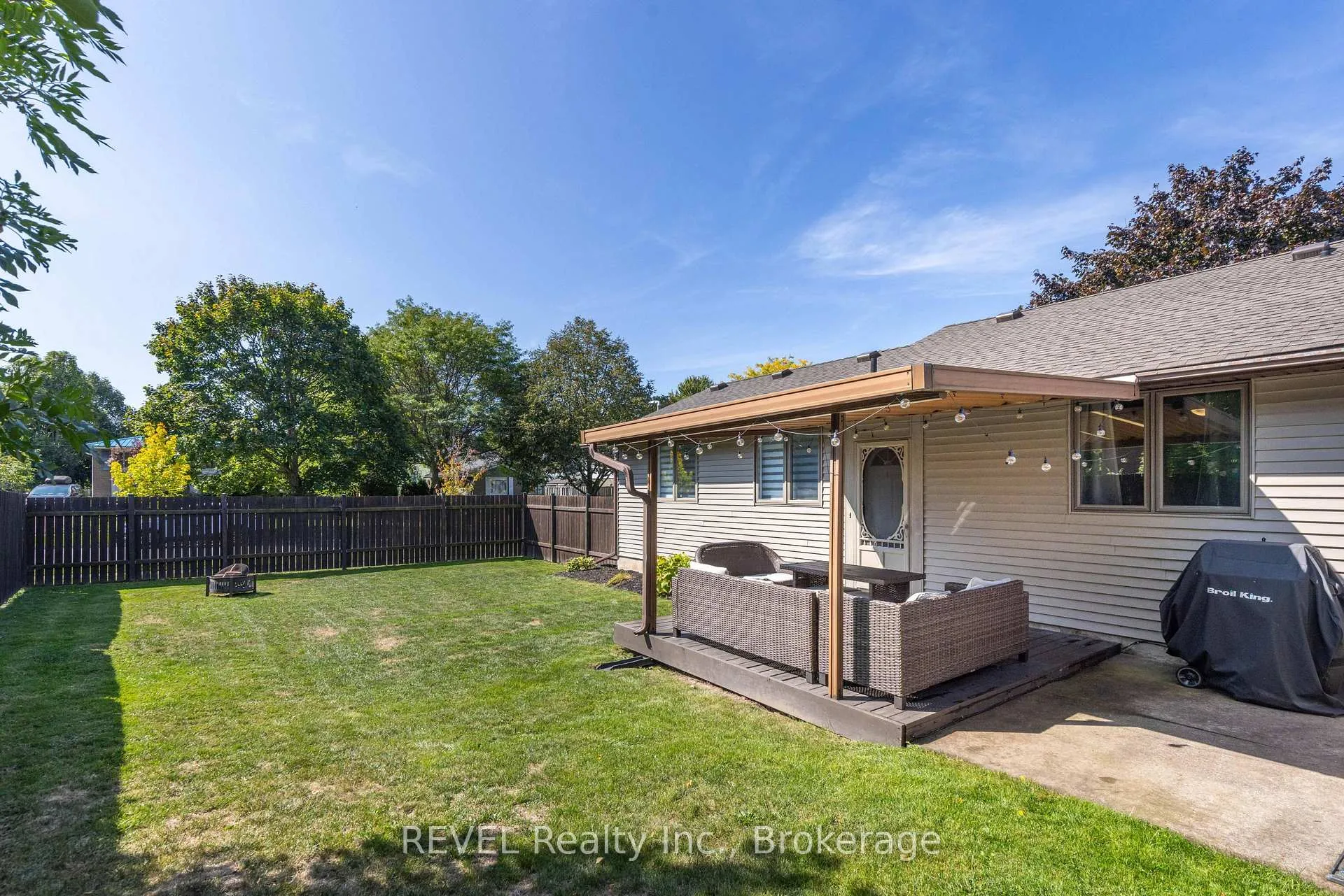 Photo 21 of 3 Newleaf Crescent, Welland, N. Welland — HOMEH