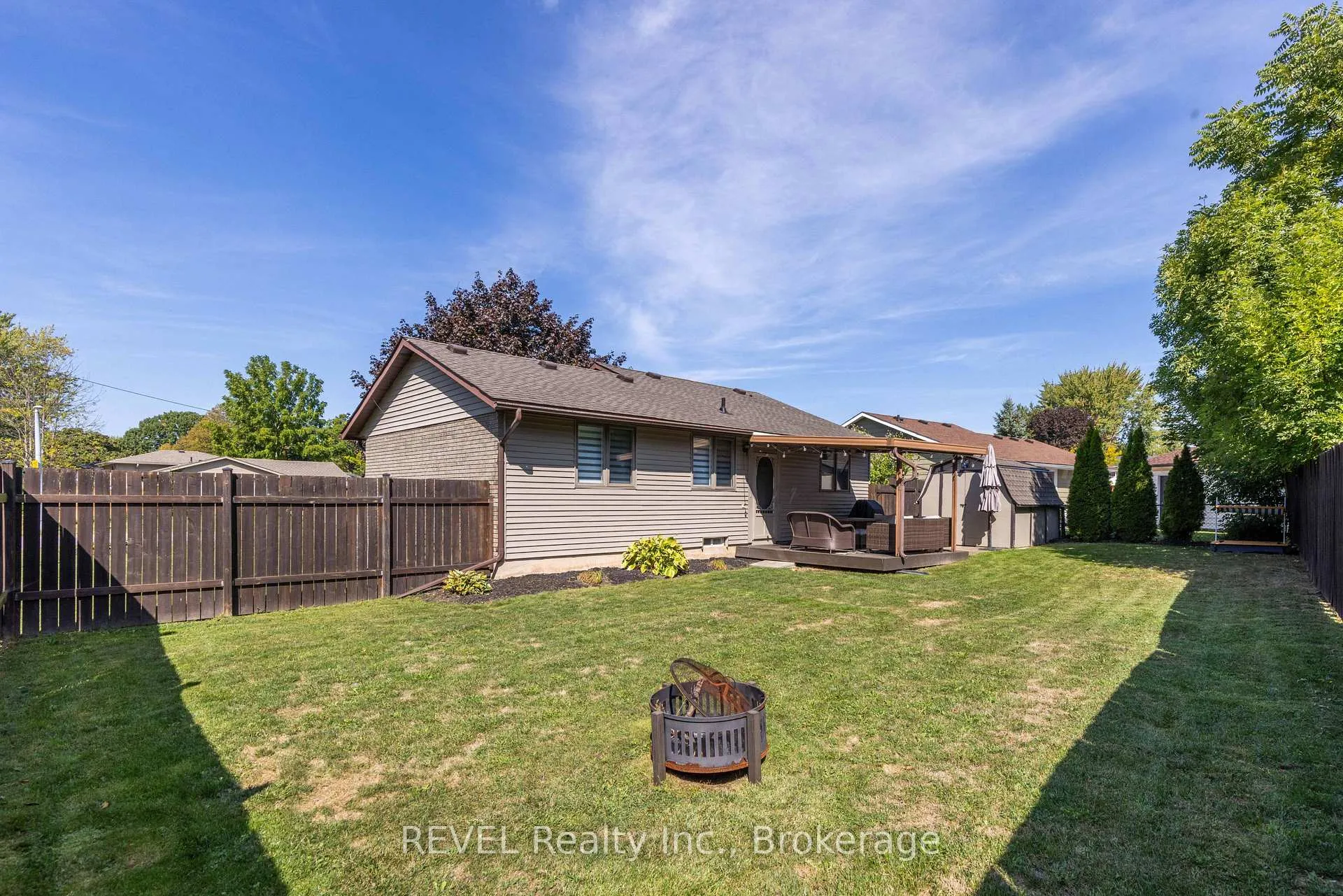 Photo 22 of 3 Newleaf Crescent, Welland, N. Welland — HOMEH