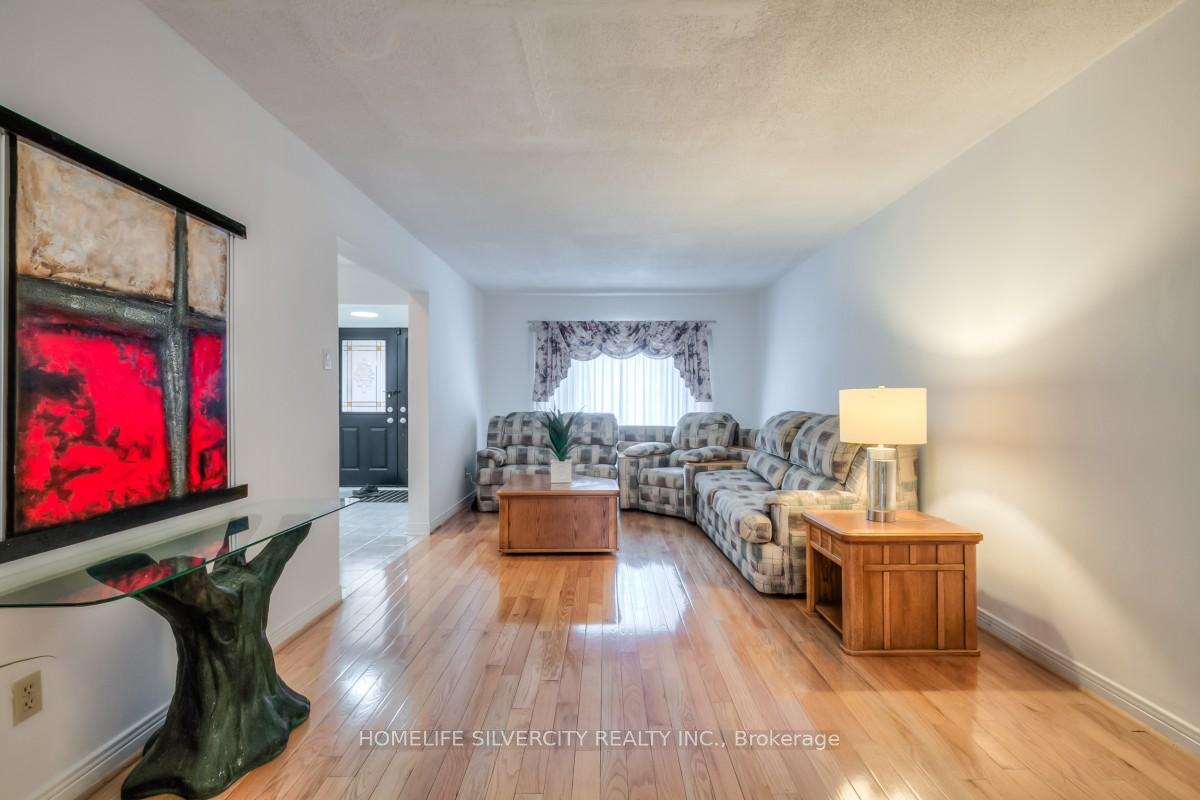 Photo 6 of 5 Braebrook Drive, Whitby, Rolling Acres — HOMEH