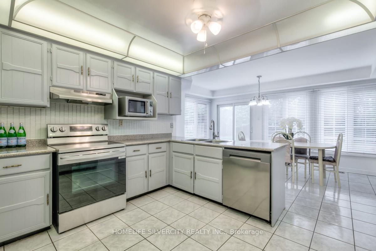 Photo 9 of 5 Braebrook Drive, Whitby, Rolling Acres — HOMEH