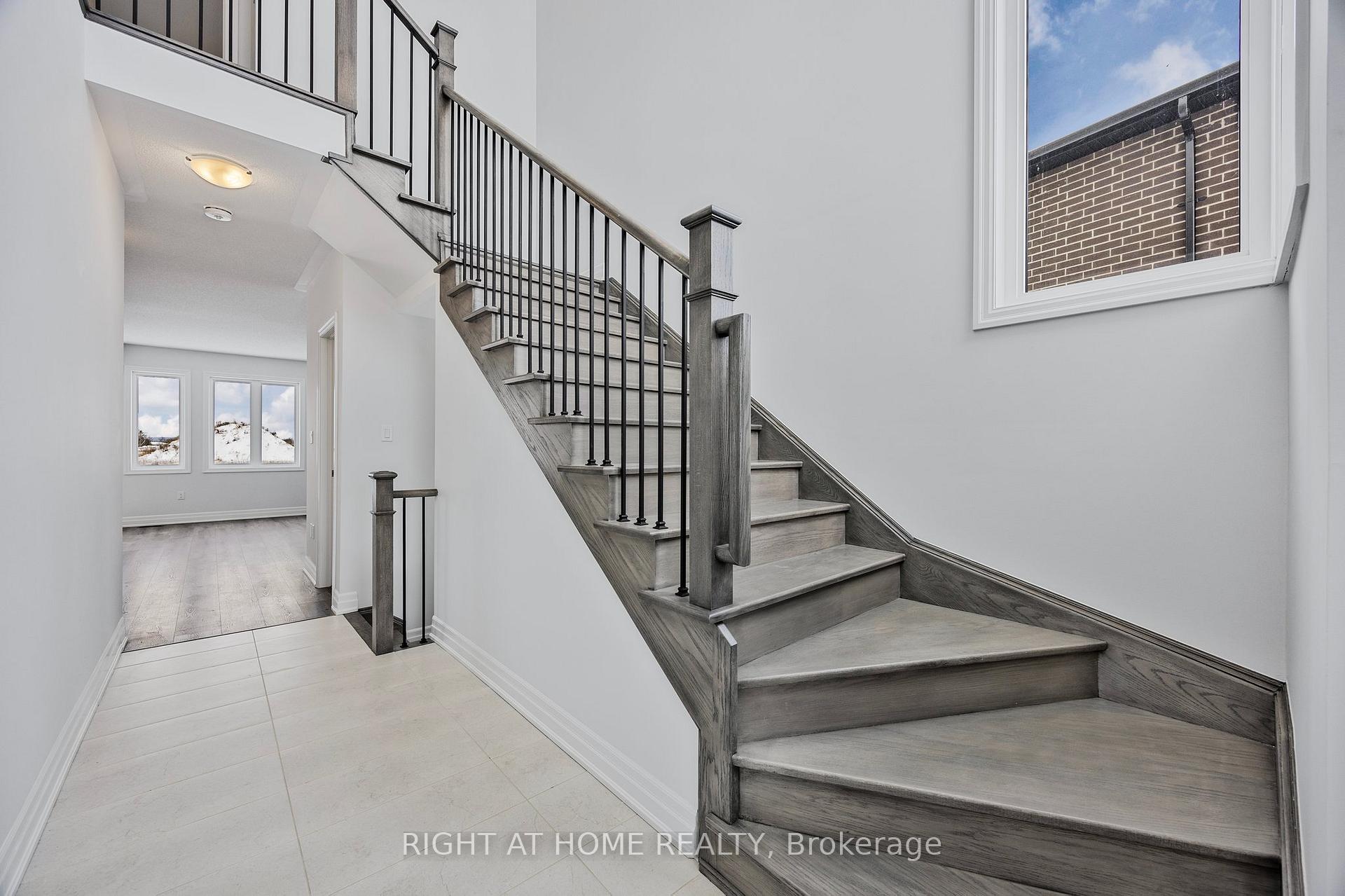 Photo 2 of 127 Union Boulevard, Wasaga Beach — HOMEH
