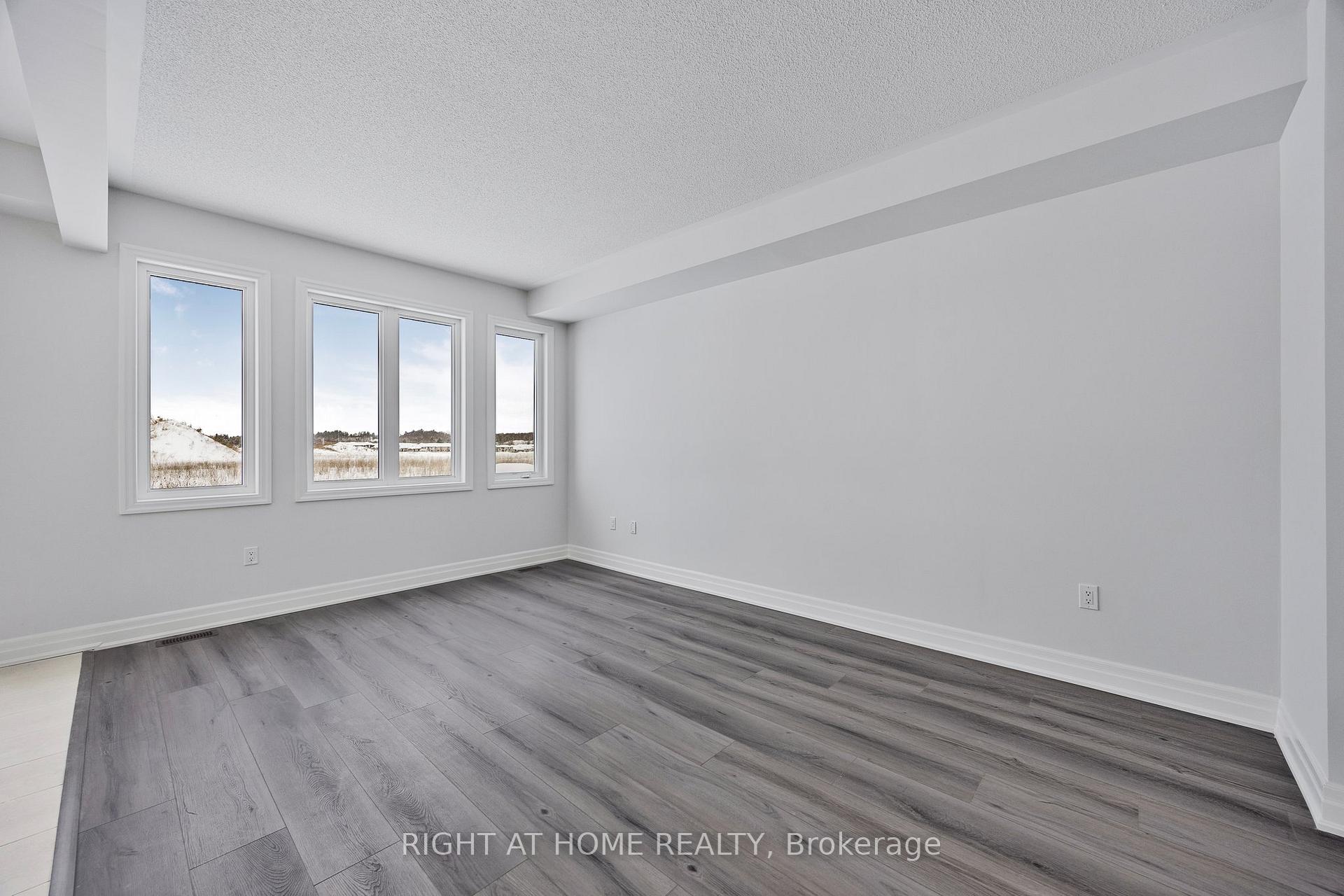 Photo 3 of 127 Union Boulevard, Wasaga Beach — HOMEH