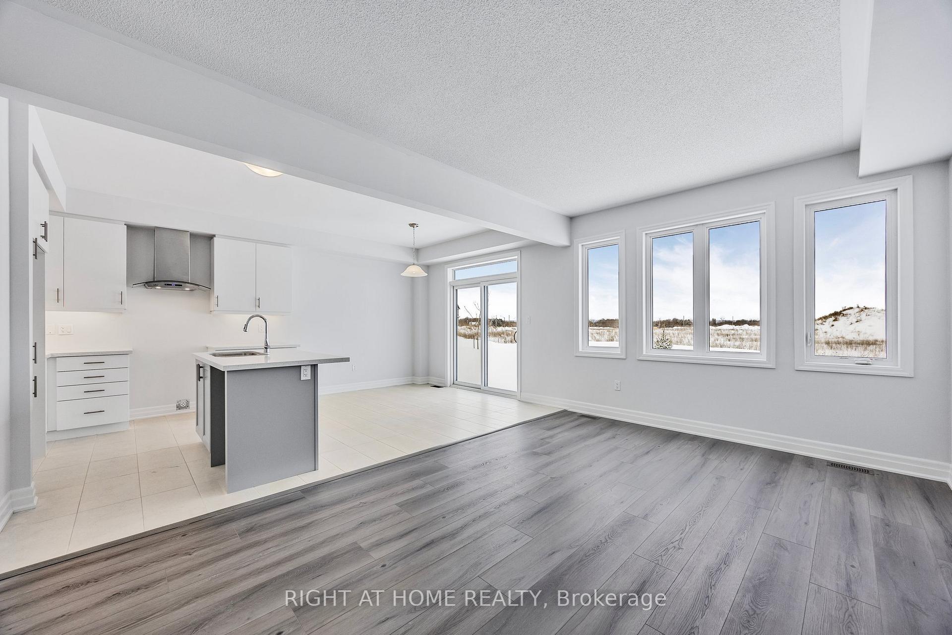 Photo 7 of 127 Union Boulevard, Wasaga Beach — HOMEH