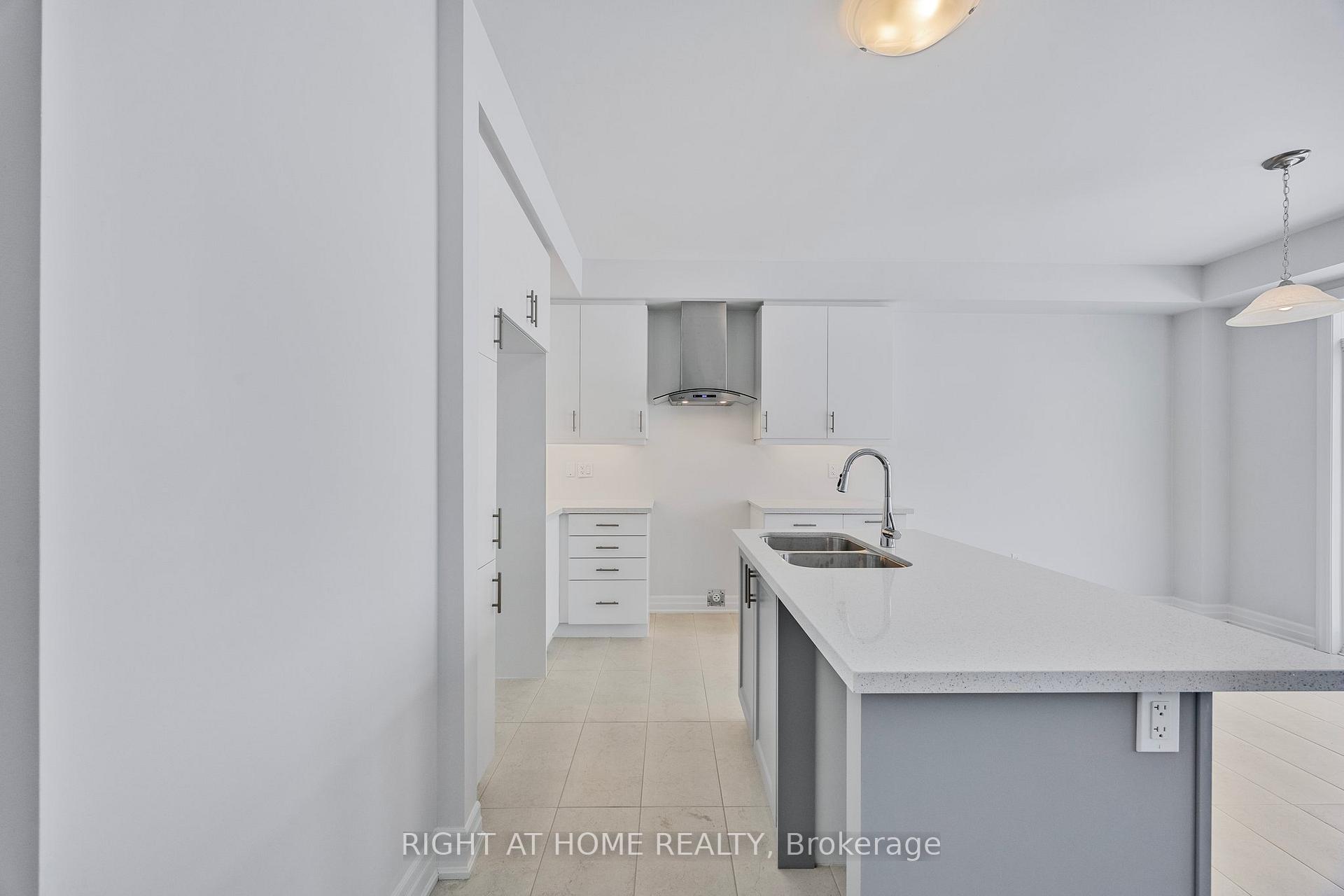 Photo 10 of 127 Union Boulevard, Wasaga Beach — HOMEH